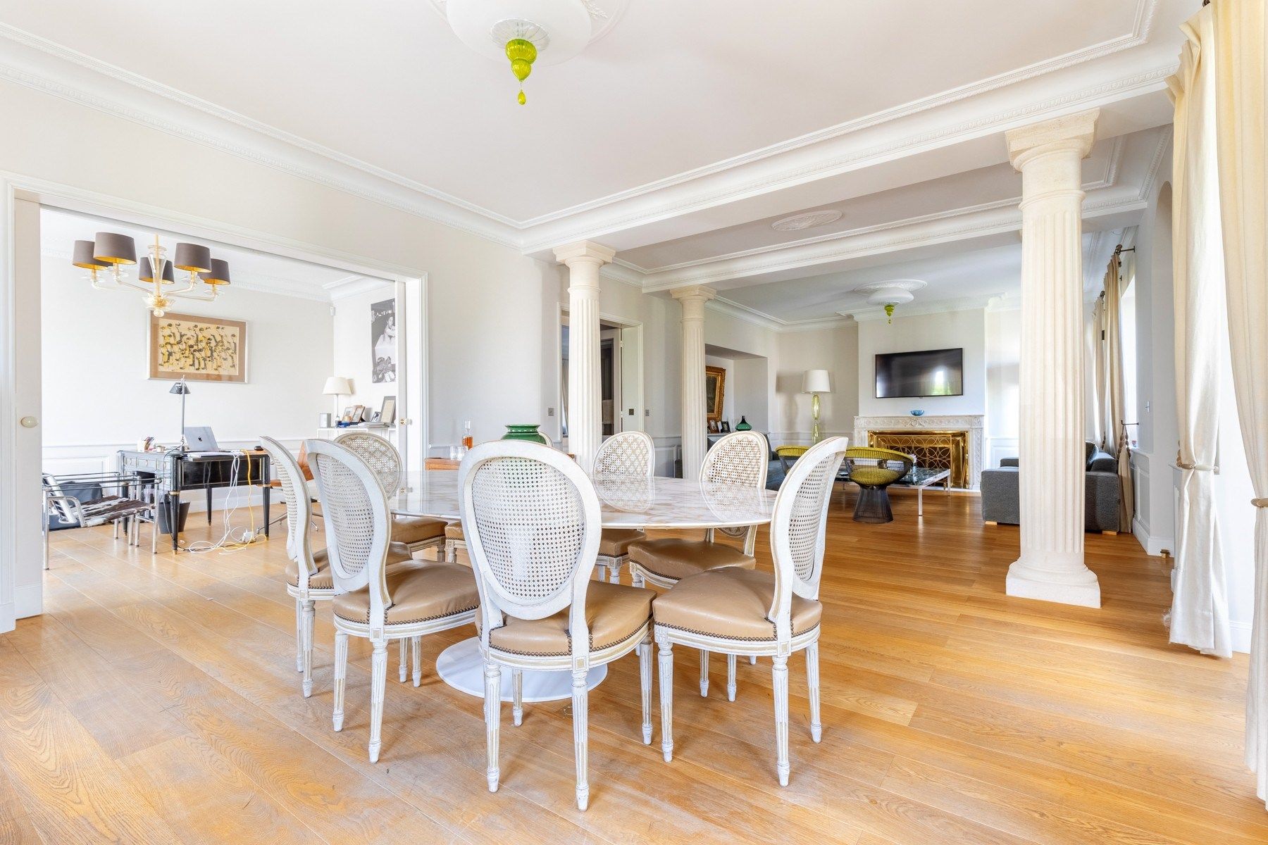 luxury house 8 Rooms for sale on BORDEAUX (33000)