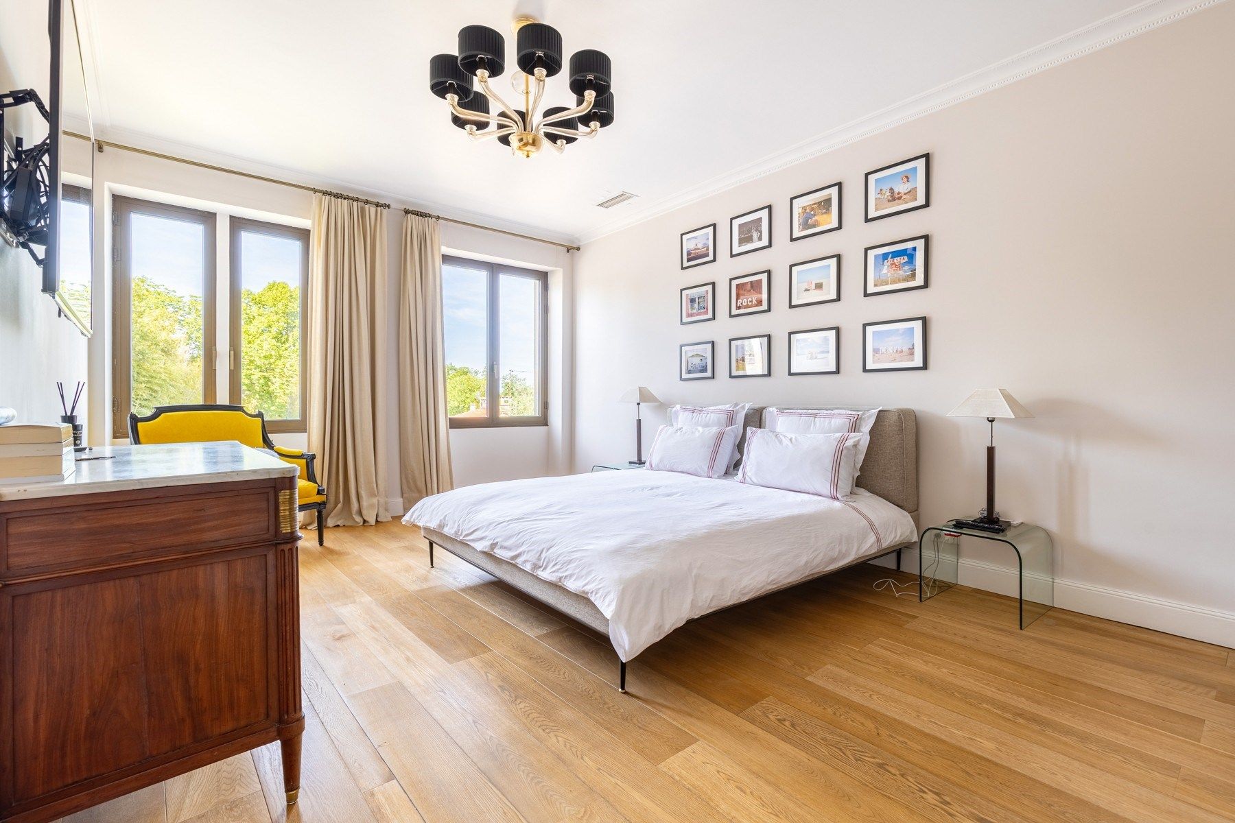 luxury house 8 Rooms for sale on BORDEAUX (33000)