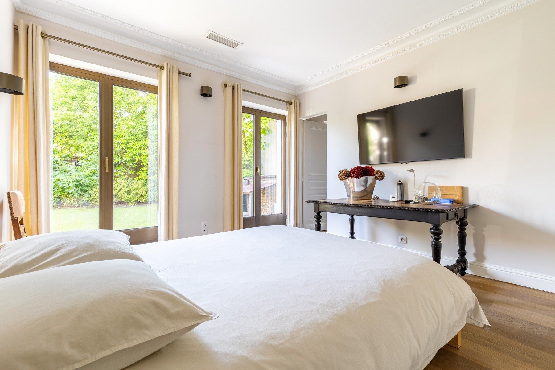 luxury house 8 Rooms for sale on BORDEAUX (33000)