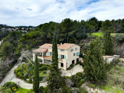 Sale Luxury house Aix-en-Provence 8 Rooms 237 m²