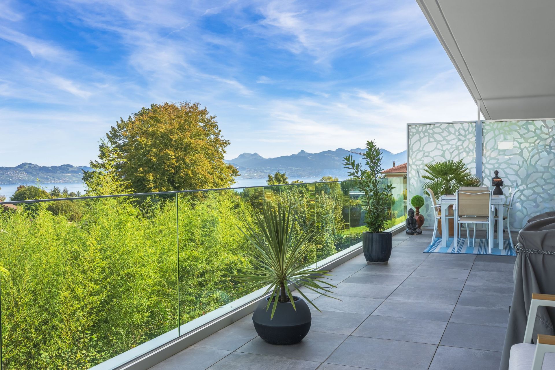 luxury apartment 4 Rooms for sale on EVIAN LES BAINS (74500)