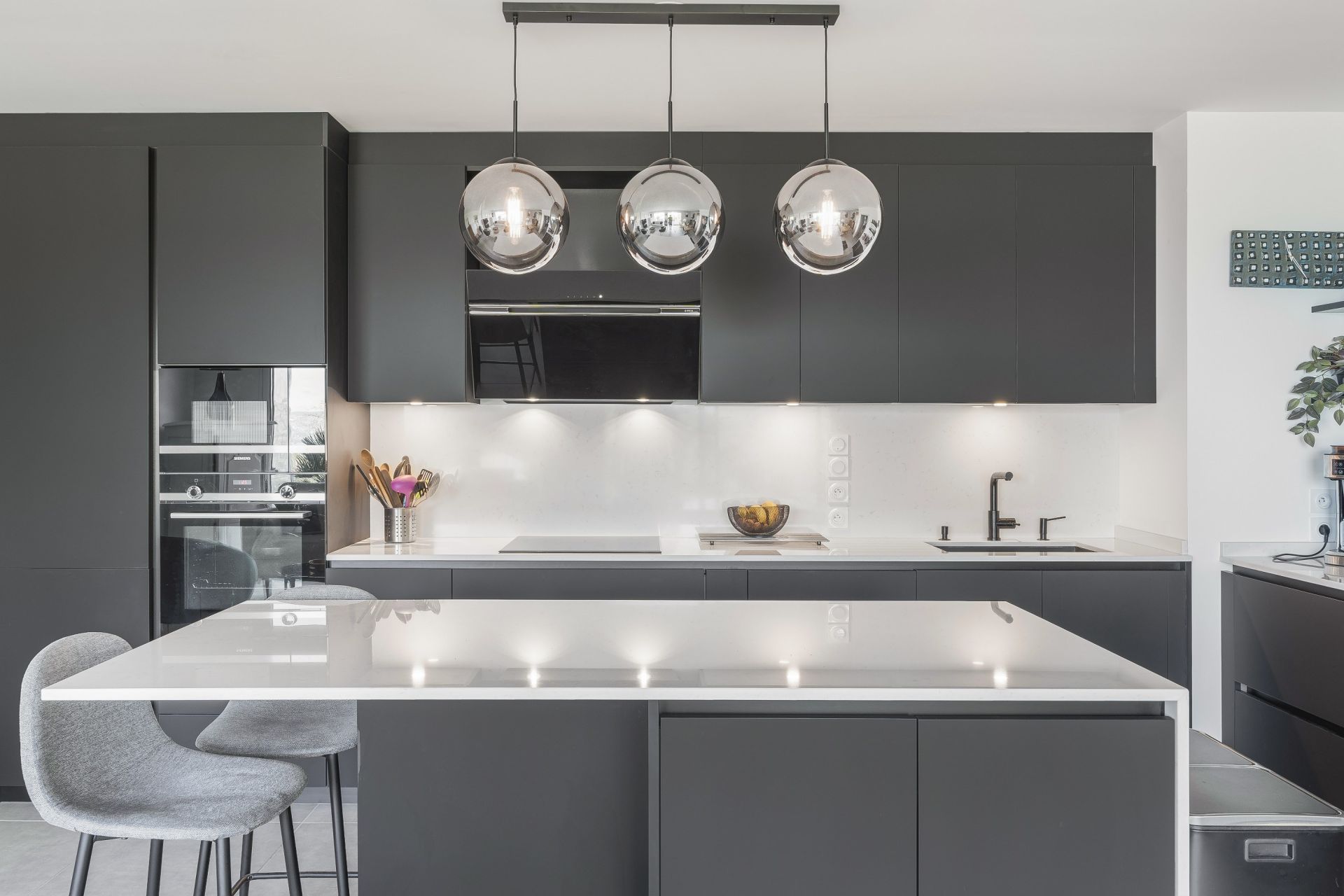 luxury apartment 4 Rooms for sale on EVIAN LES BAINS (74500)