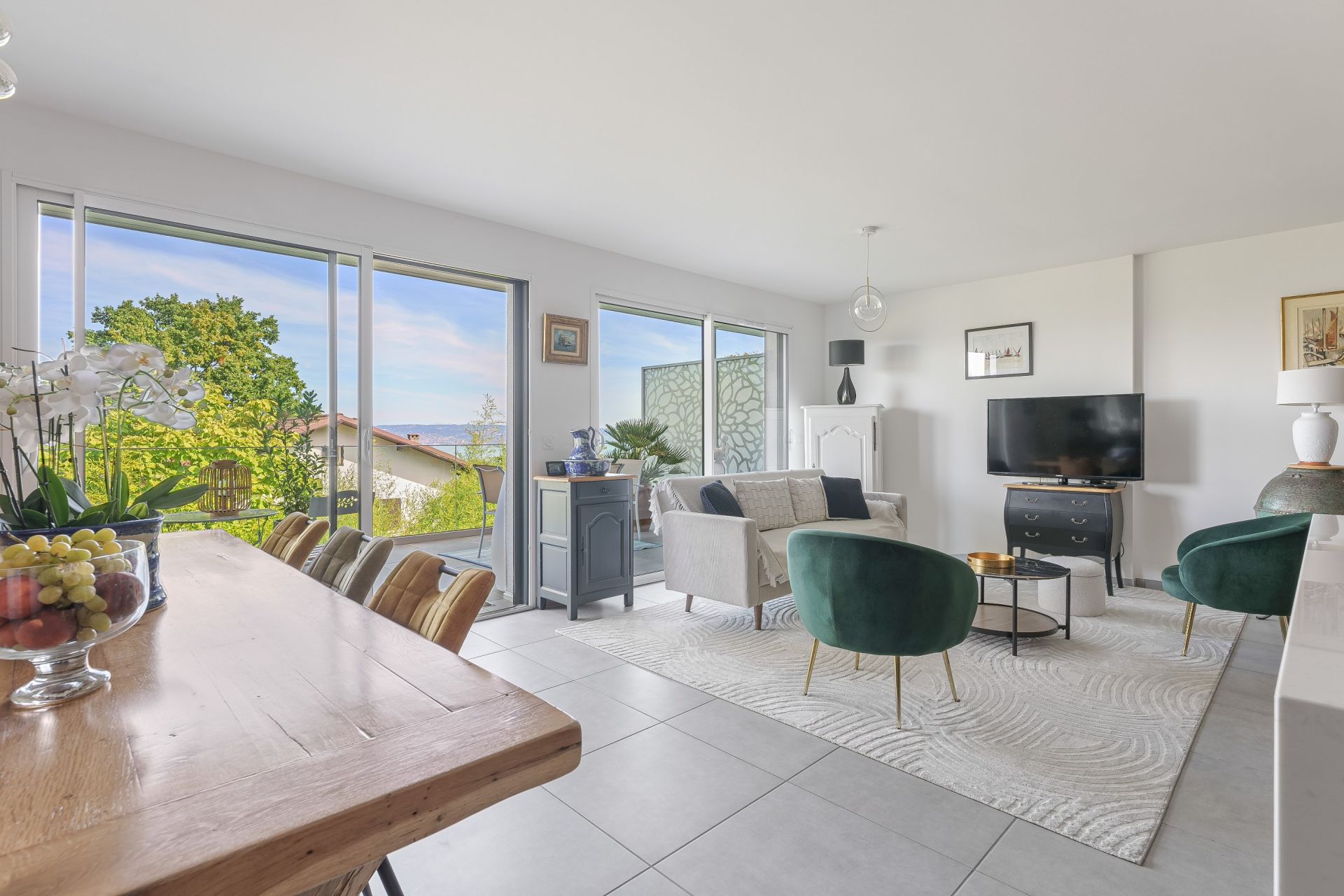 luxury apartment 4 Rooms for sale on EVIAN LES BAINS (74500)