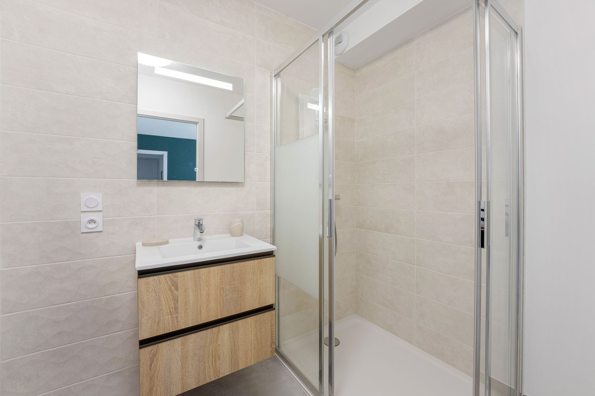 luxury apartment 4 Rooms for sale on EVIAN LES BAINS (74500)