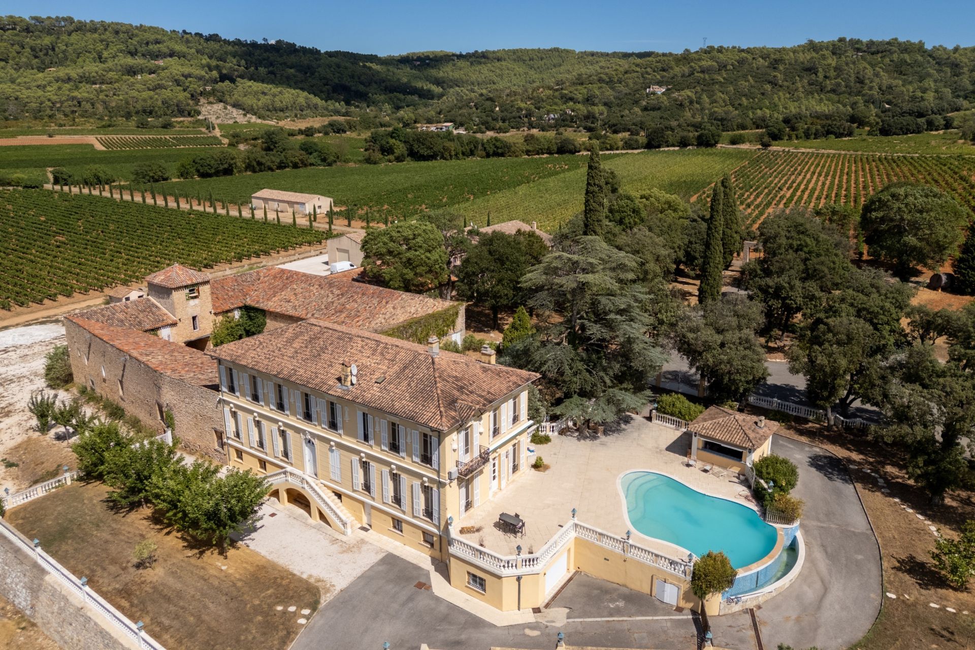 castle 10 Rooms for sale on CABASSE (83340)