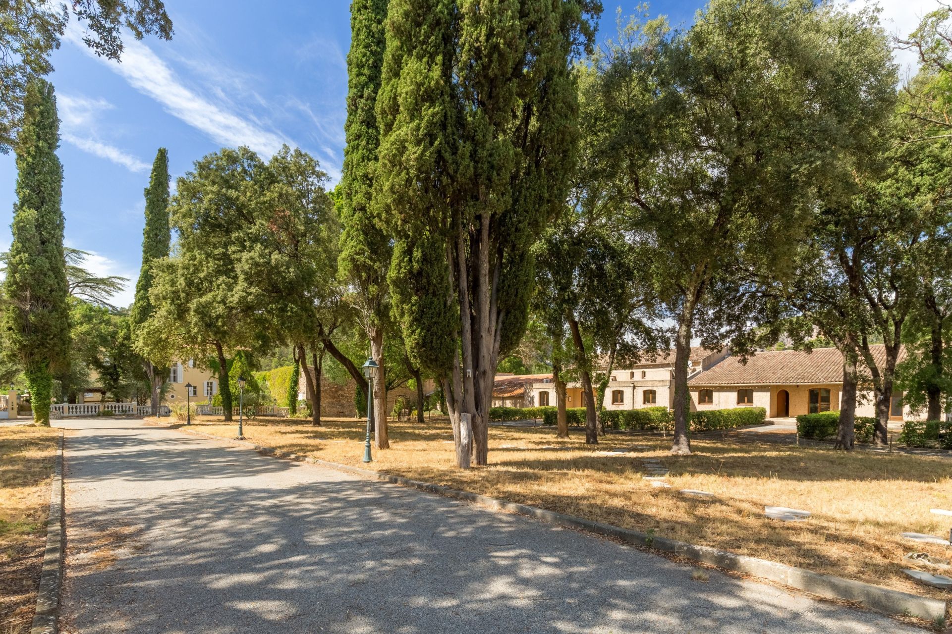 castle 10 Rooms for sale on CABASSE (83340)