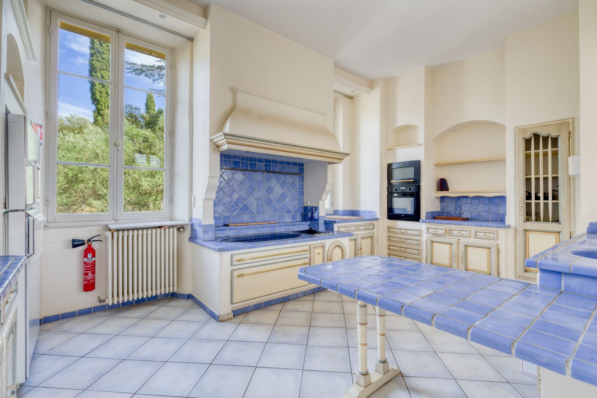 castle 10 Rooms for sale on CABASSE (83340)