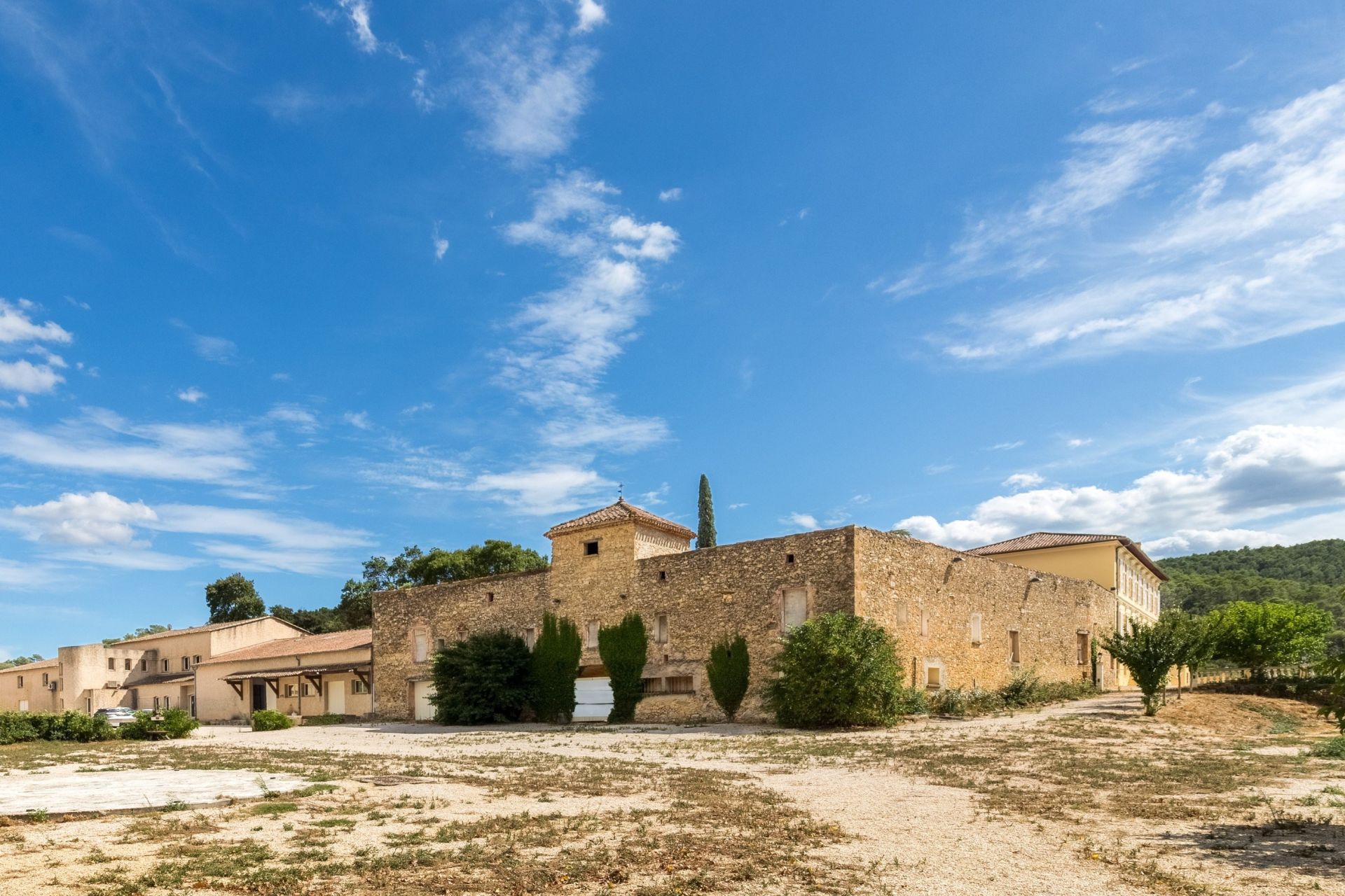 castle 10 Rooms for sale on CABASSE (83340)