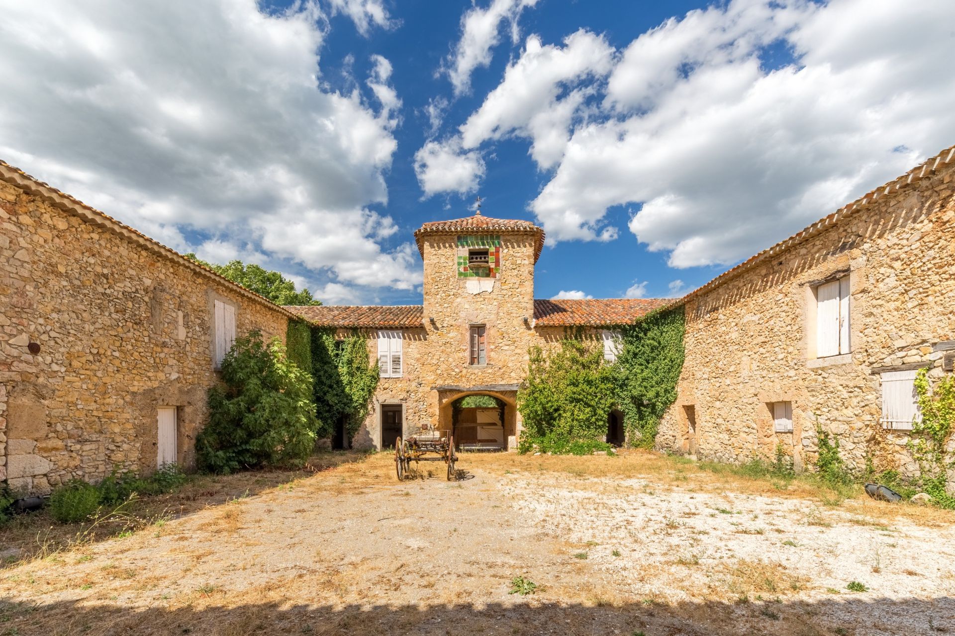 castle 10 Rooms for sale on CABASSE (83340)