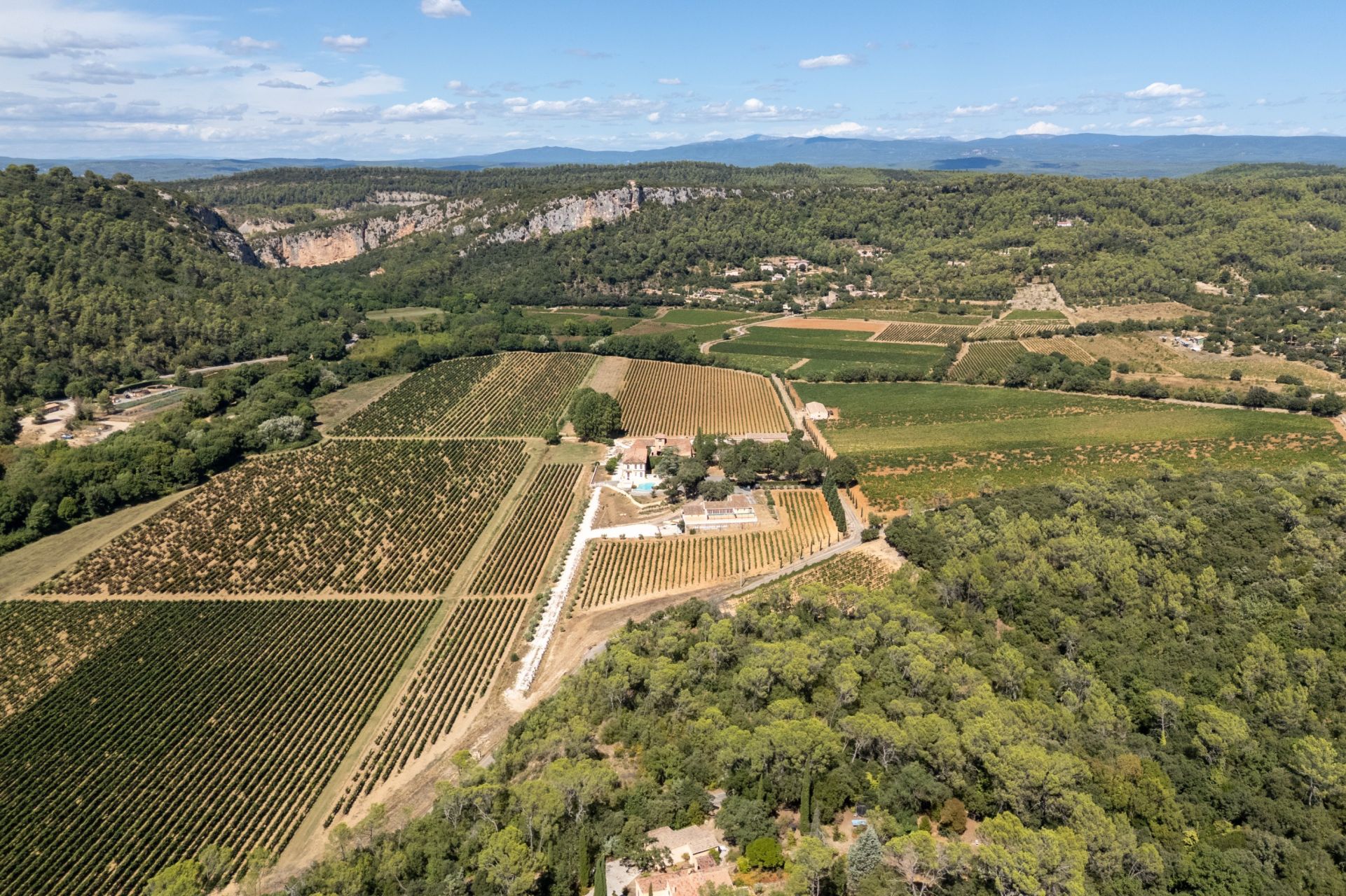 wine estate 10 Rooms for sale on CABASSE (83340)