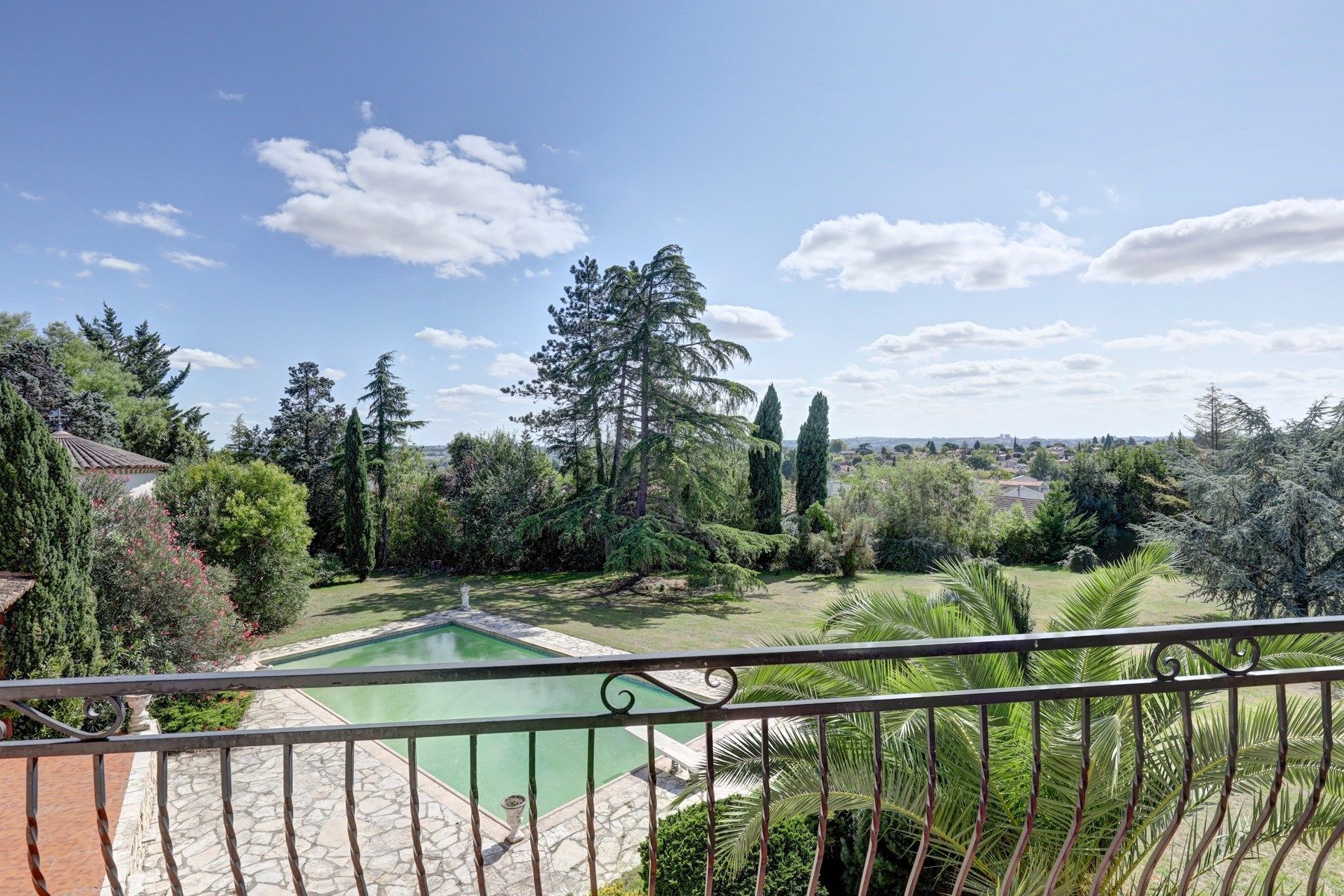 luxury house 6 Rooms for sale on TOULOUSE (31000)