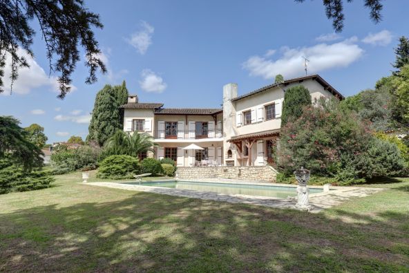 Sale Luxury house Toulouse 6 Rooms 242 m²