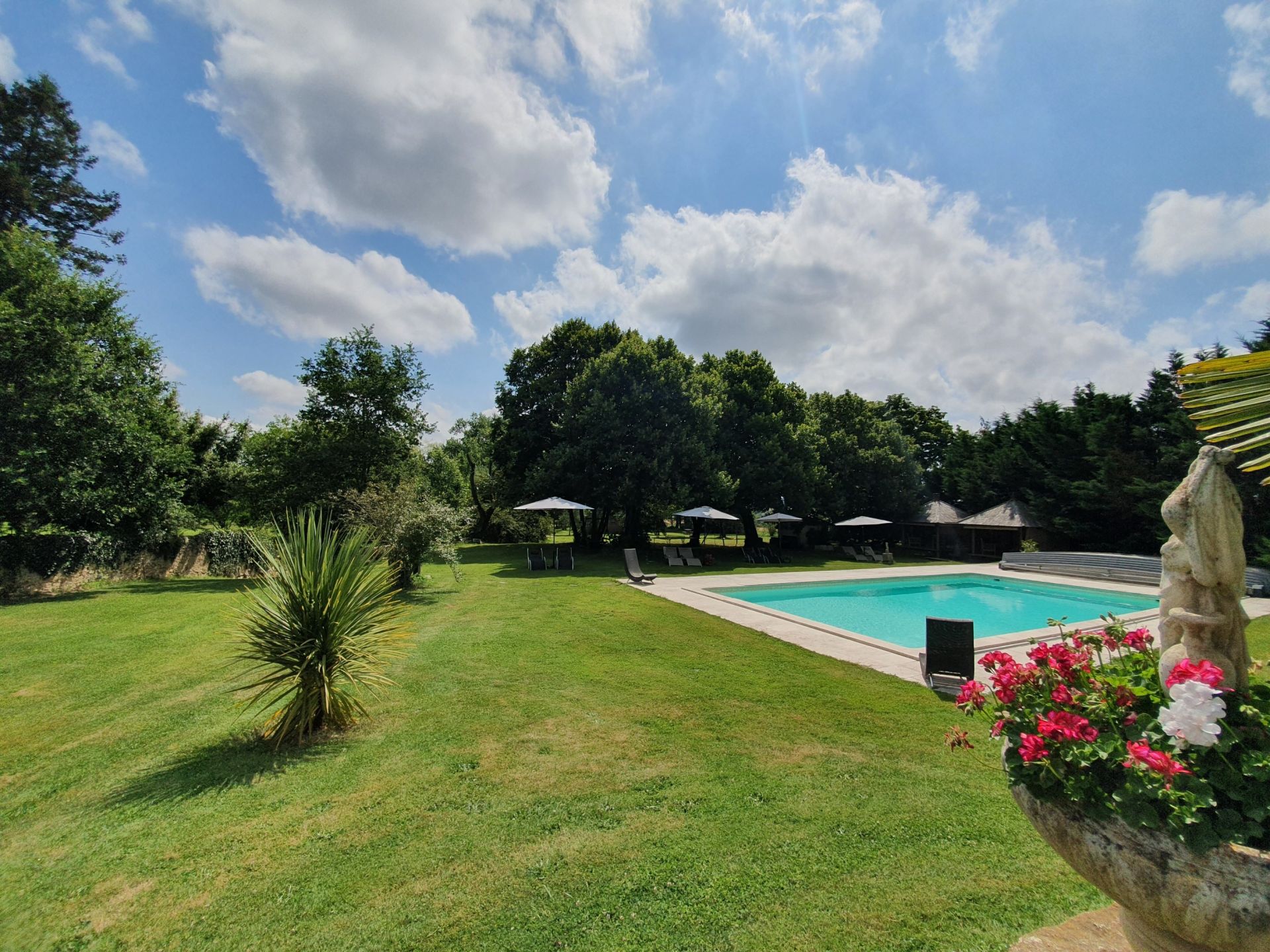 luxury property 16 Rooms for sale on ST JEAN POUTGE (32190)