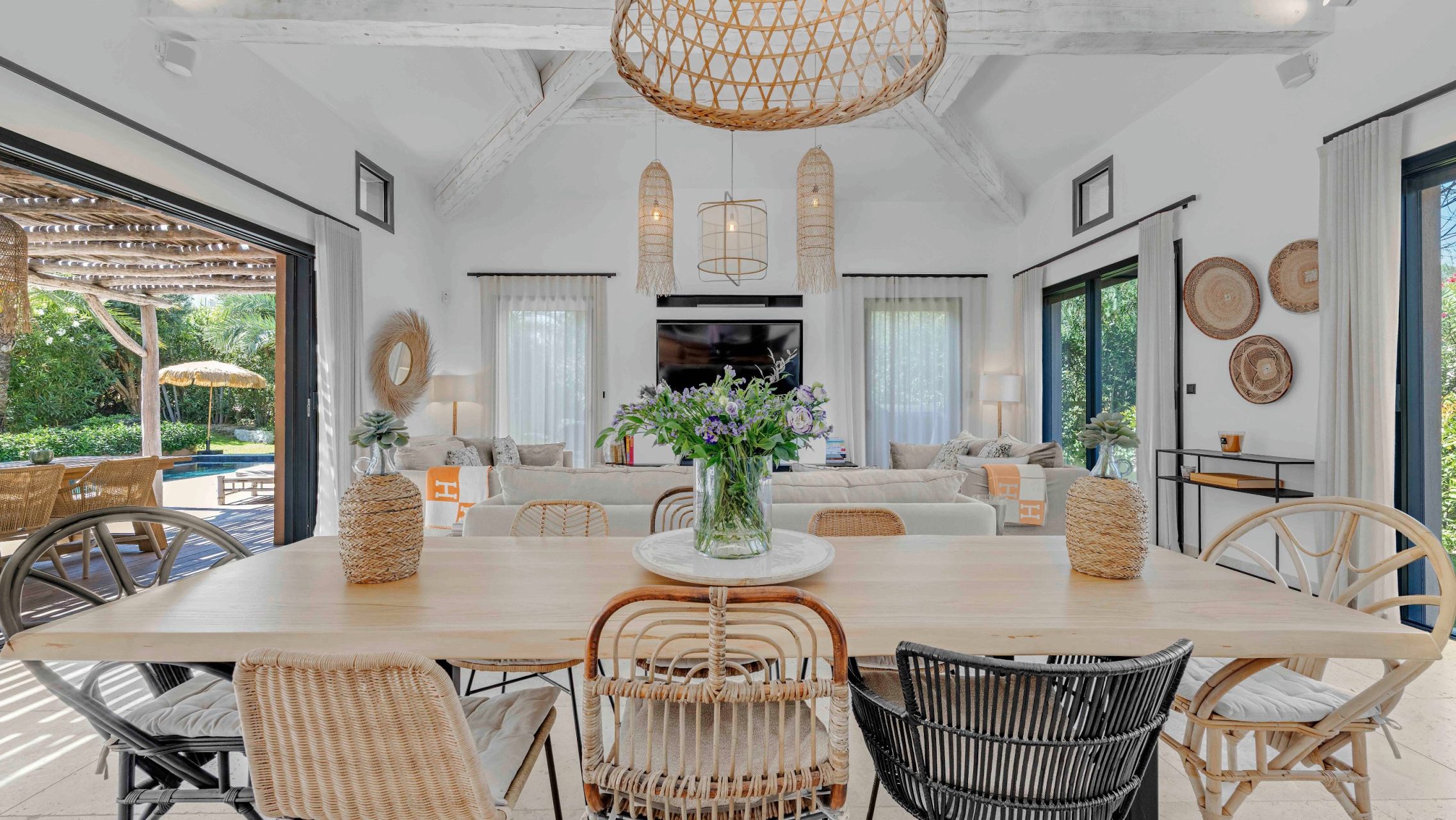 luxury provencale house 6 Rooms for sale on ST TROPEZ (83990)