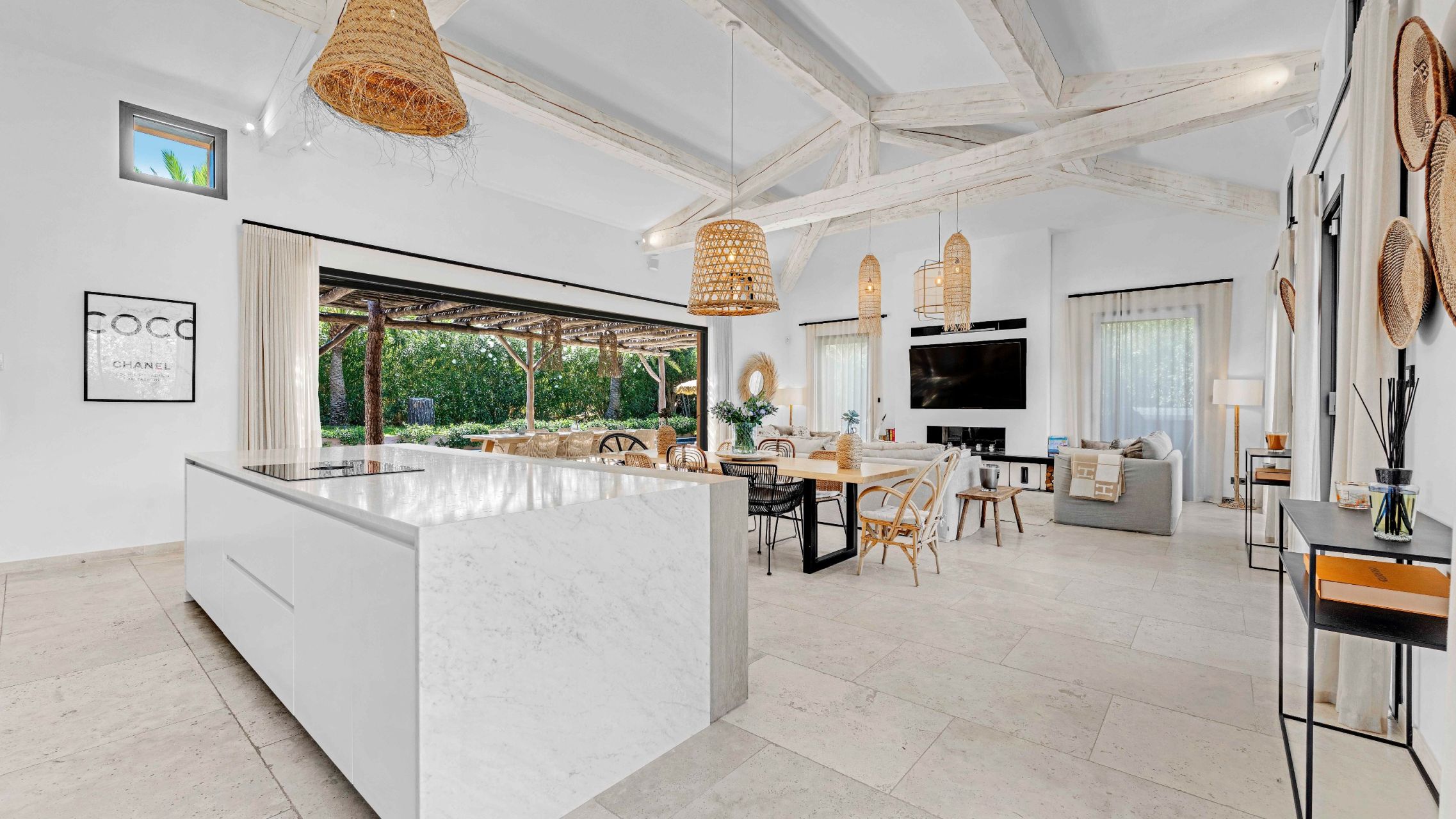 luxury provencale house 6 Rooms for sale on ST TROPEZ (83990)