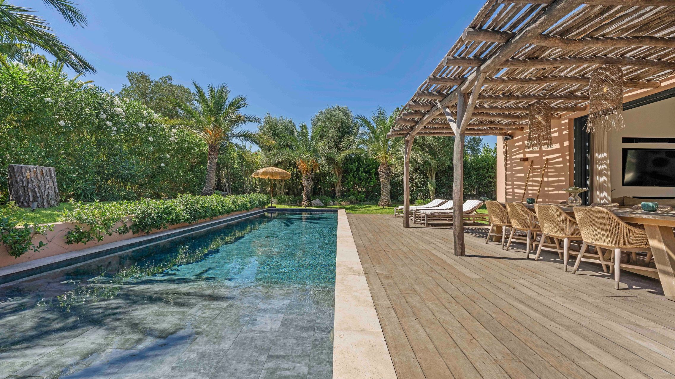 luxury provencale house 6 Rooms for sale on ST TROPEZ (83990)