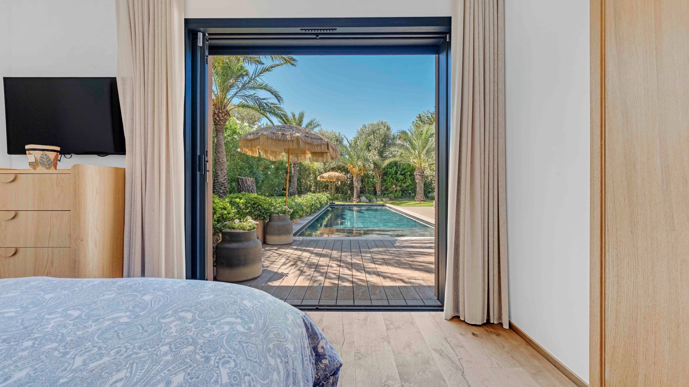 luxury provencale house 6 Rooms for sale on ST TROPEZ (83990)