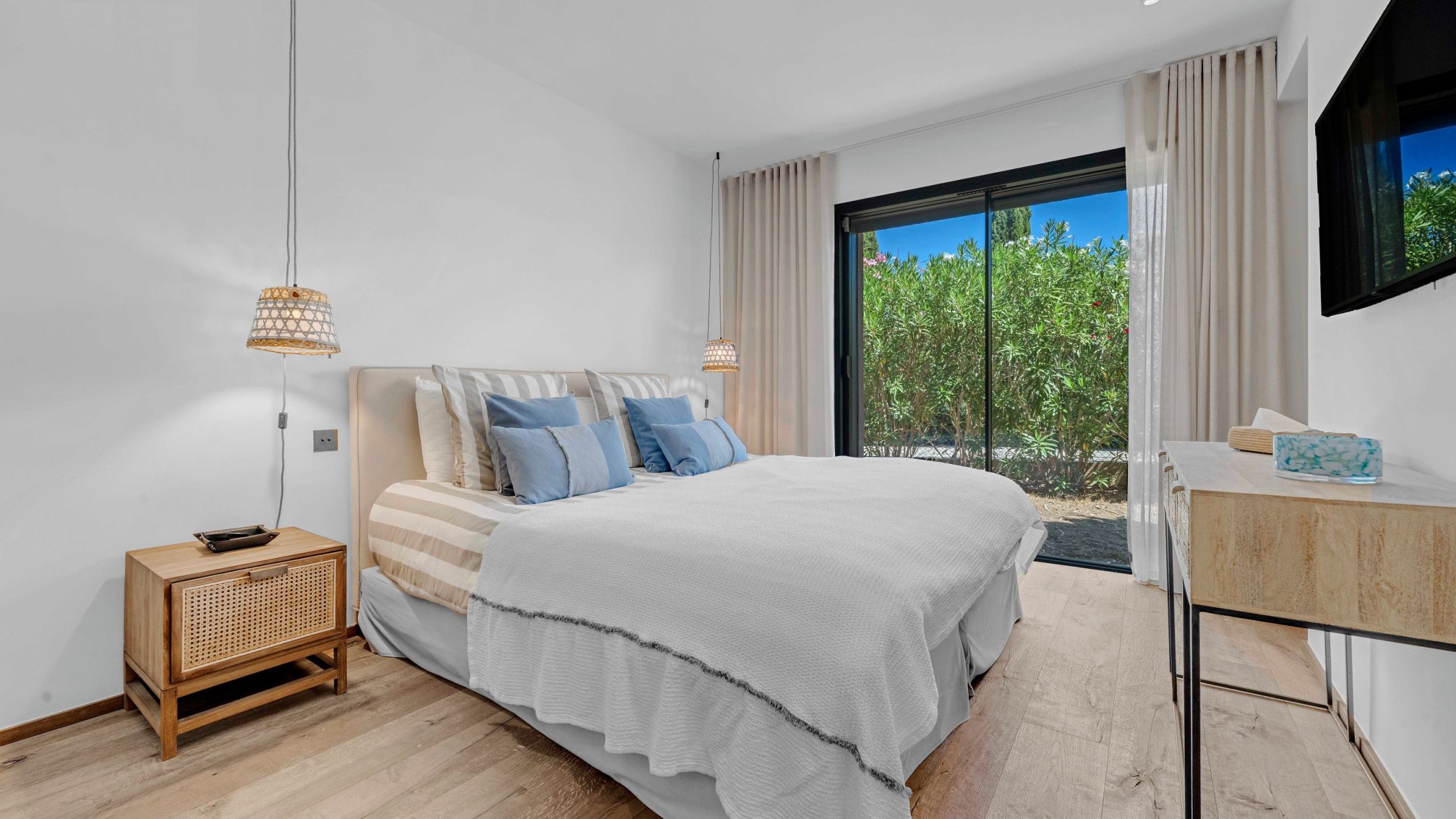 luxury provencale house 6 Rooms for sale on ST TROPEZ (83990)