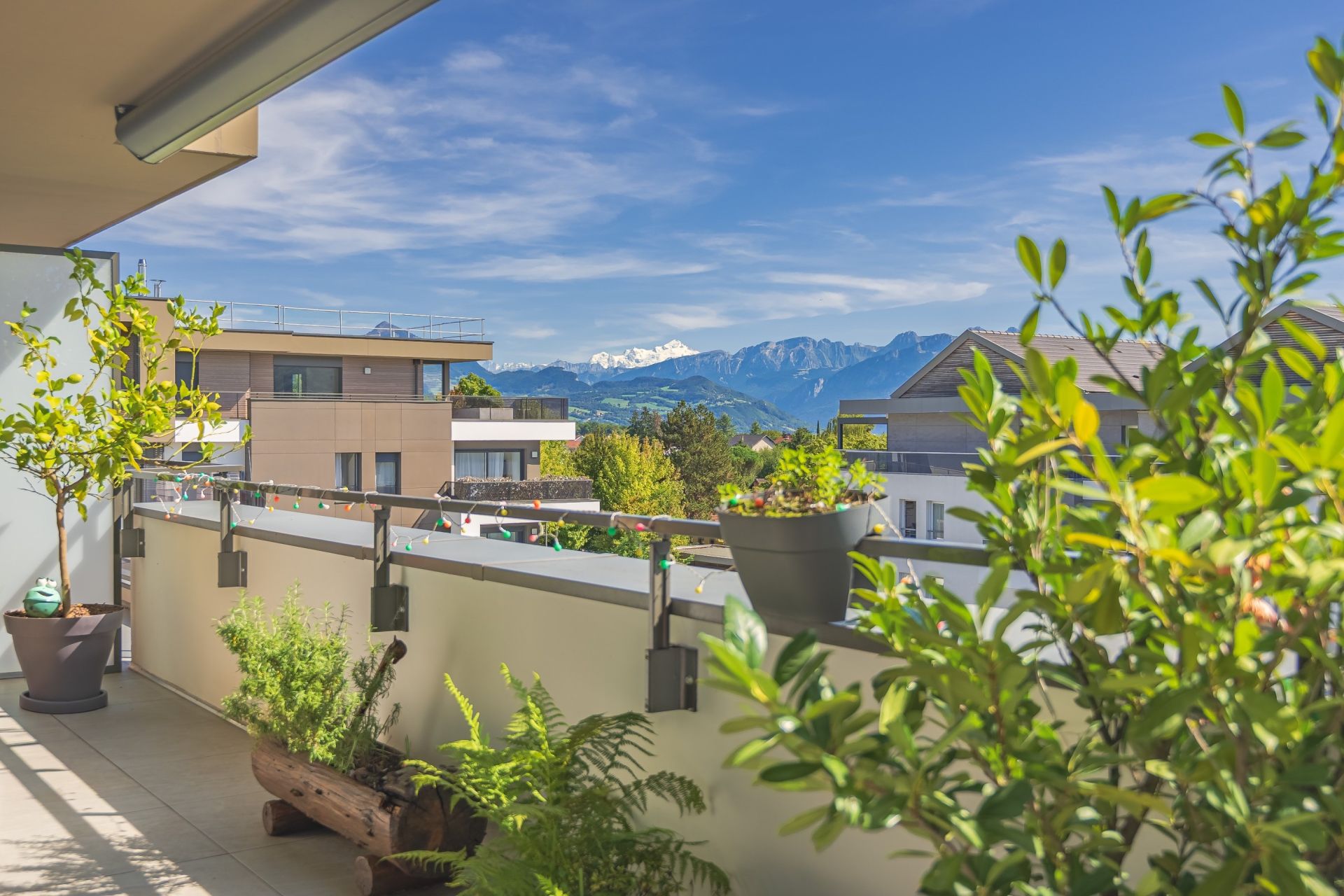 luxury apartment 4 Rooms for sale on VETRAZ MONTHOUX (74100)