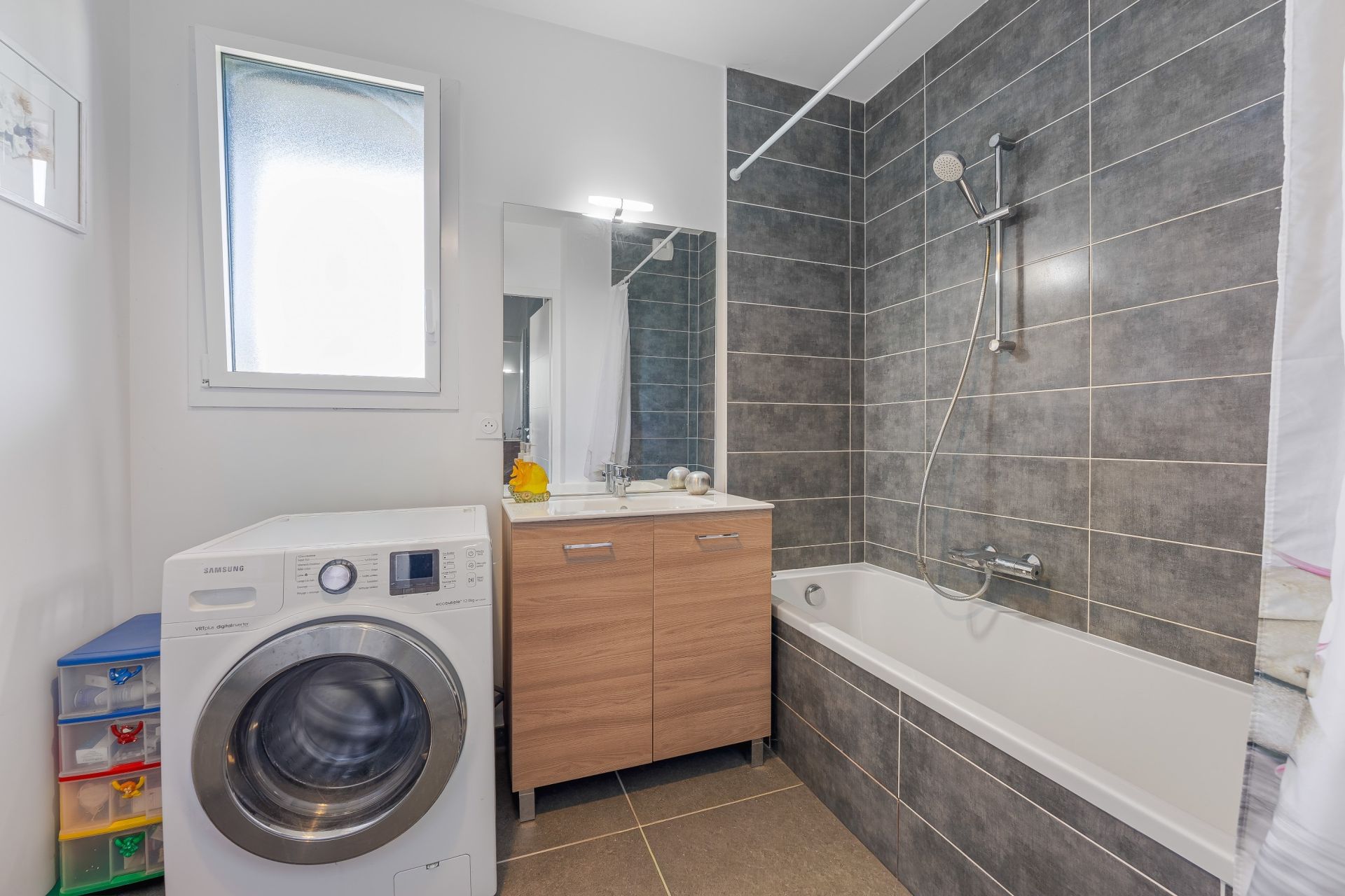 luxury apartment 4 Rooms for sale on VETRAZ MONTHOUX (74100)