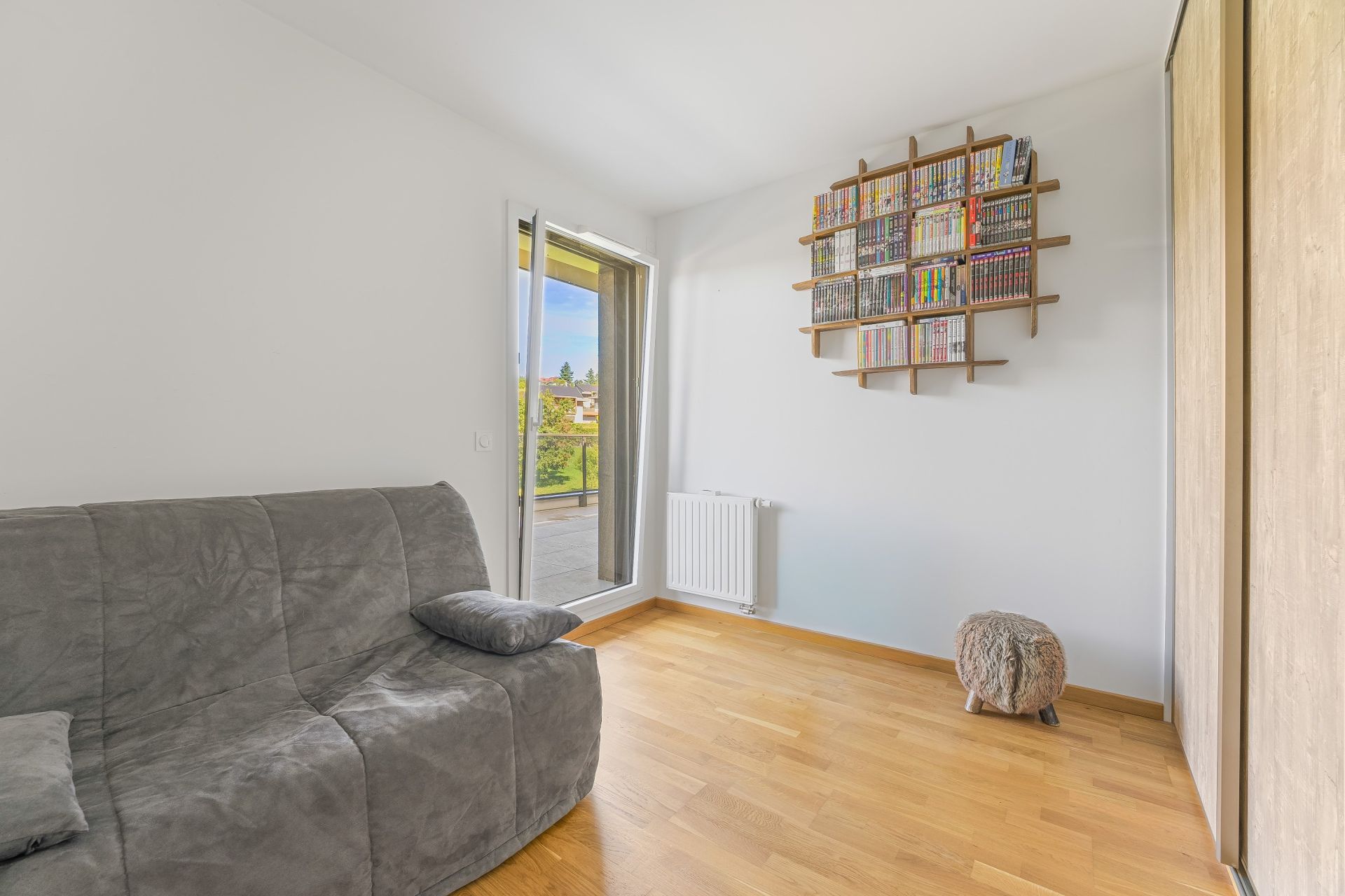 luxury apartment 4 Rooms for sale on VETRAZ MONTHOUX (74100)