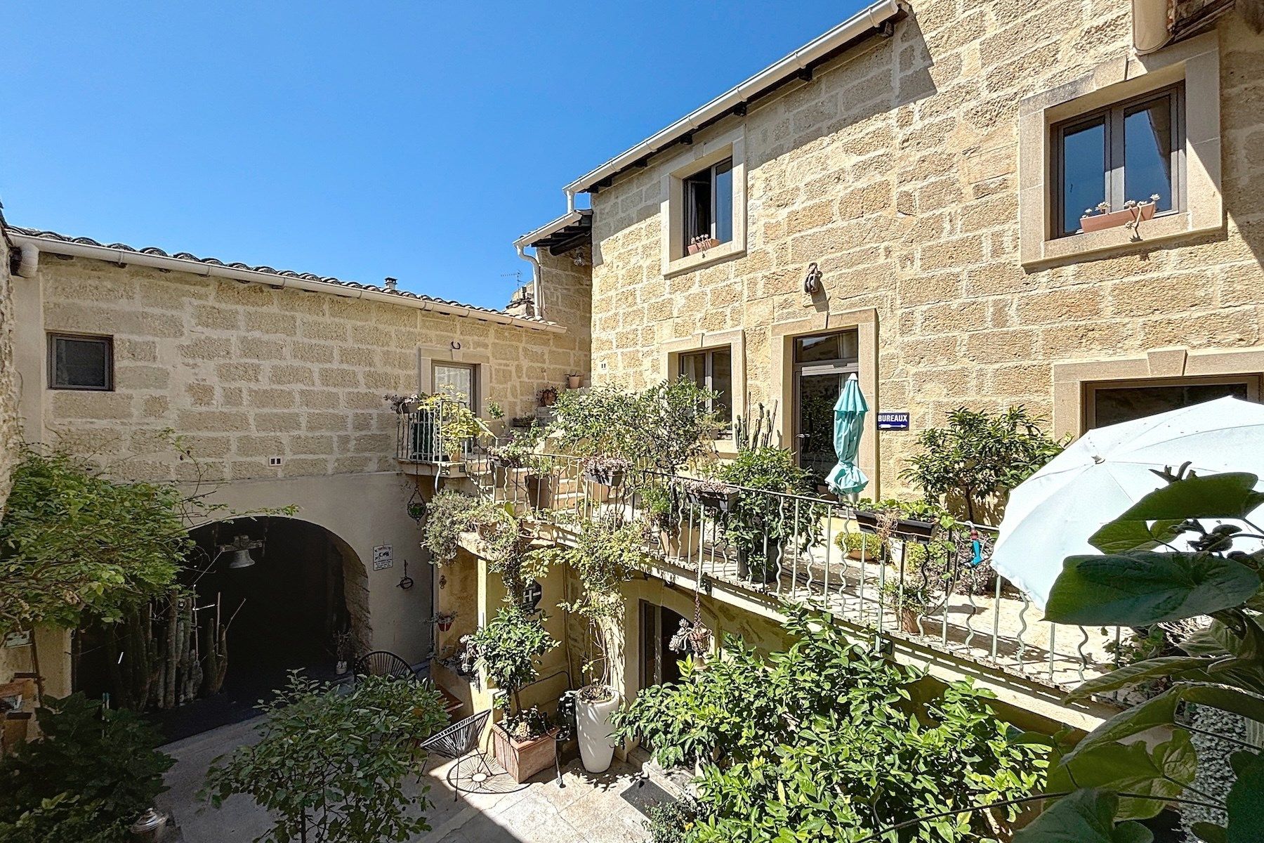 maison de luxe 9 Pièces en vente sur AUBAIS (30250)