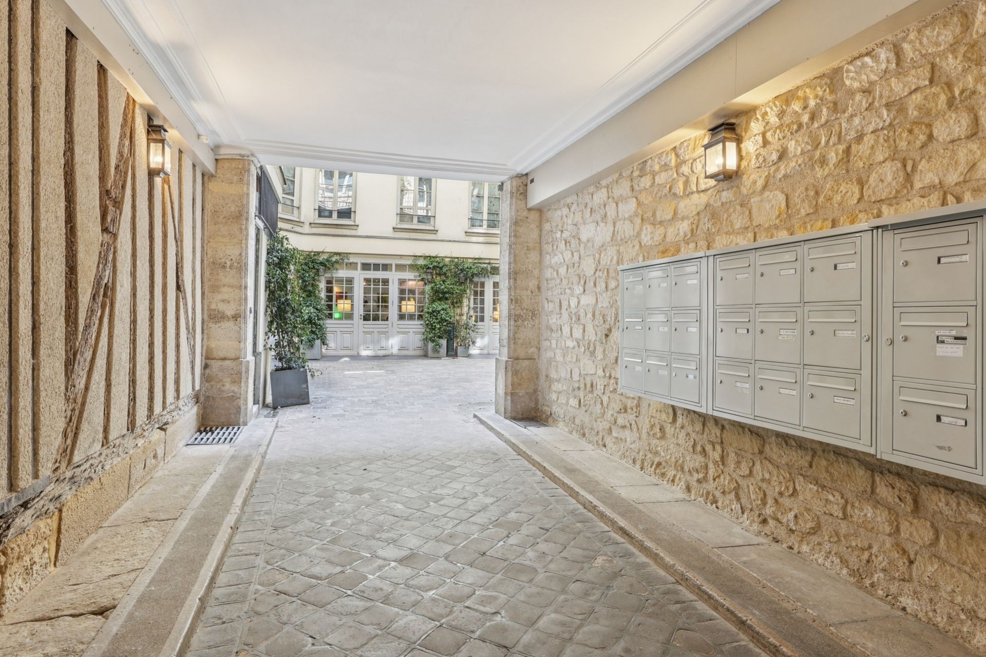 luxury apartment 3 Rooms for sale on PARIS (75001)