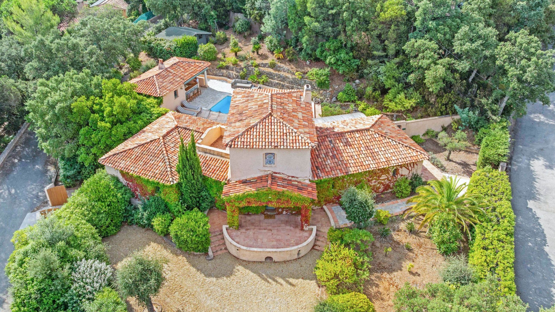 luxury provencale house 6 Rooms for sale on LA CROIX VALMER (83420)