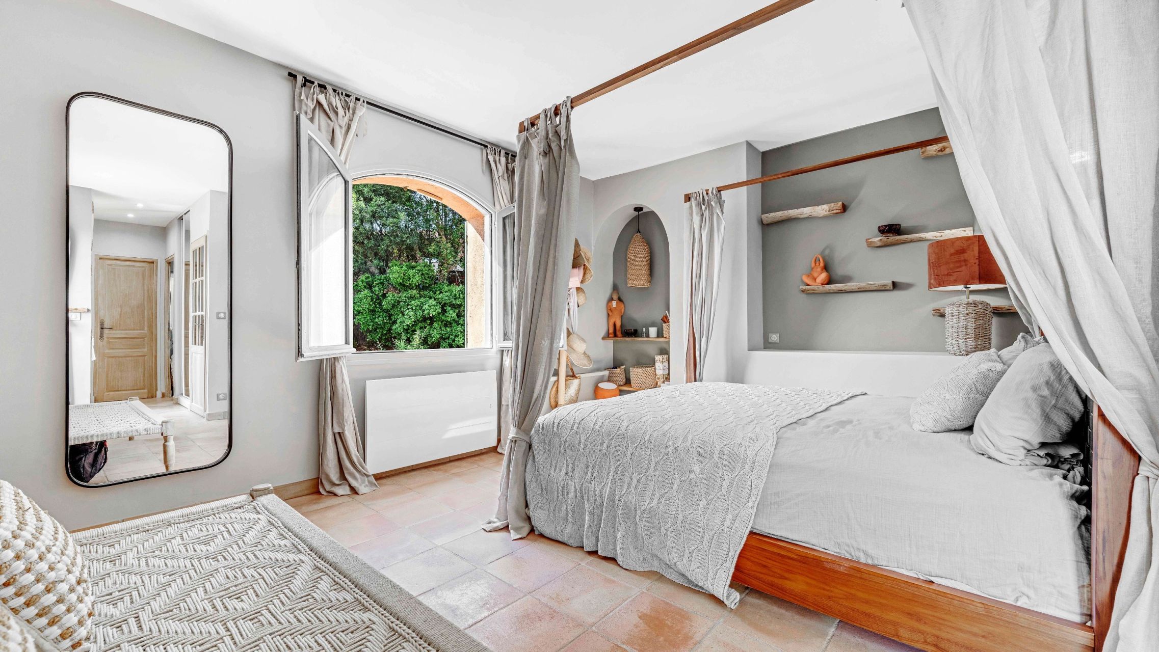 luxury provencale house 6 Rooms for sale on LA CROIX VALMER (83420)