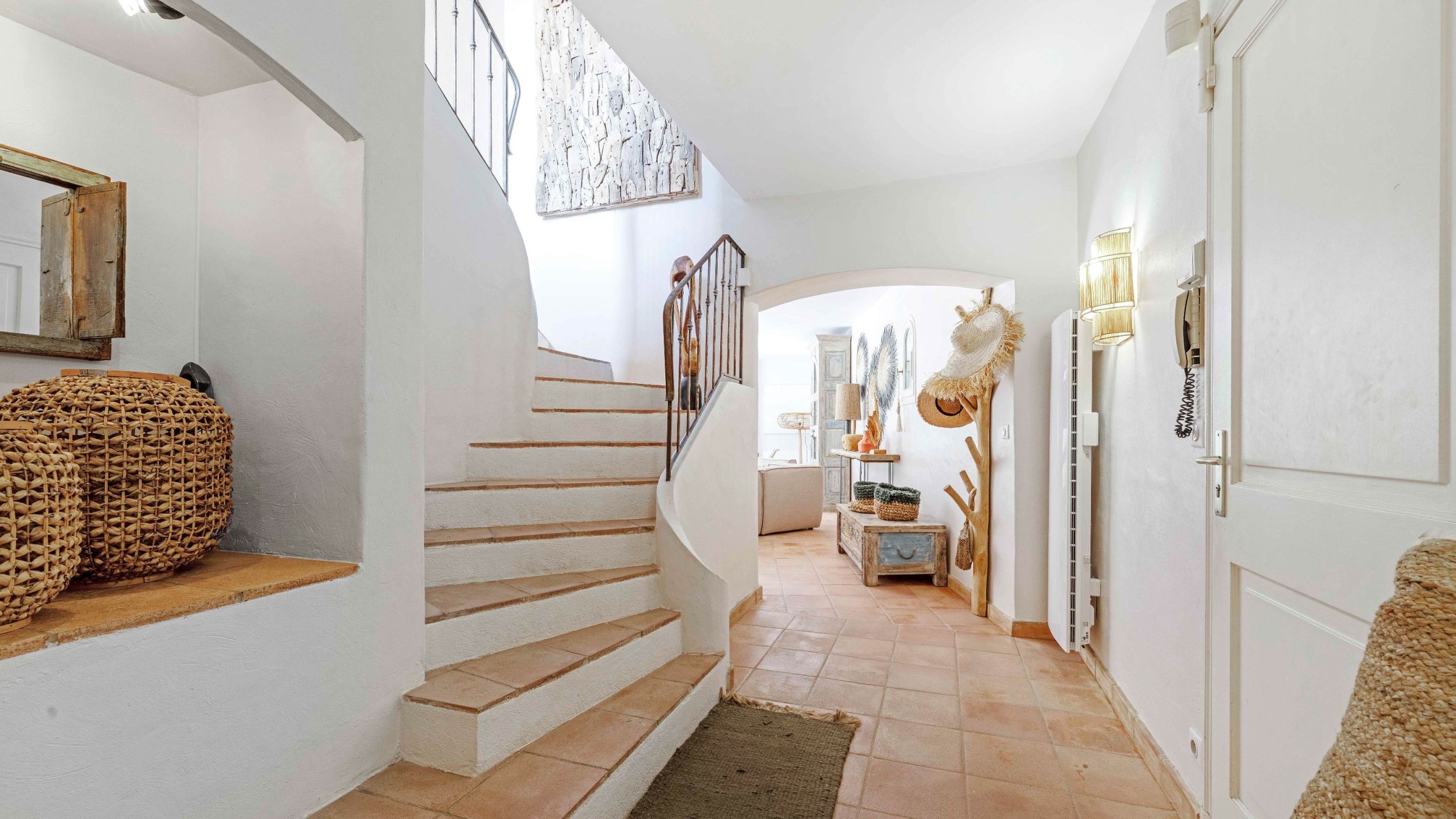 luxury provencale house 6 Rooms for sale on LA CROIX VALMER (83420)
