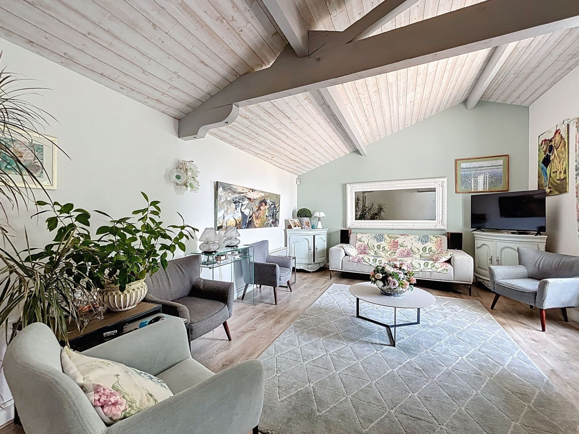 luxury house 7 Rooms for sale on URRUGNE (64122)