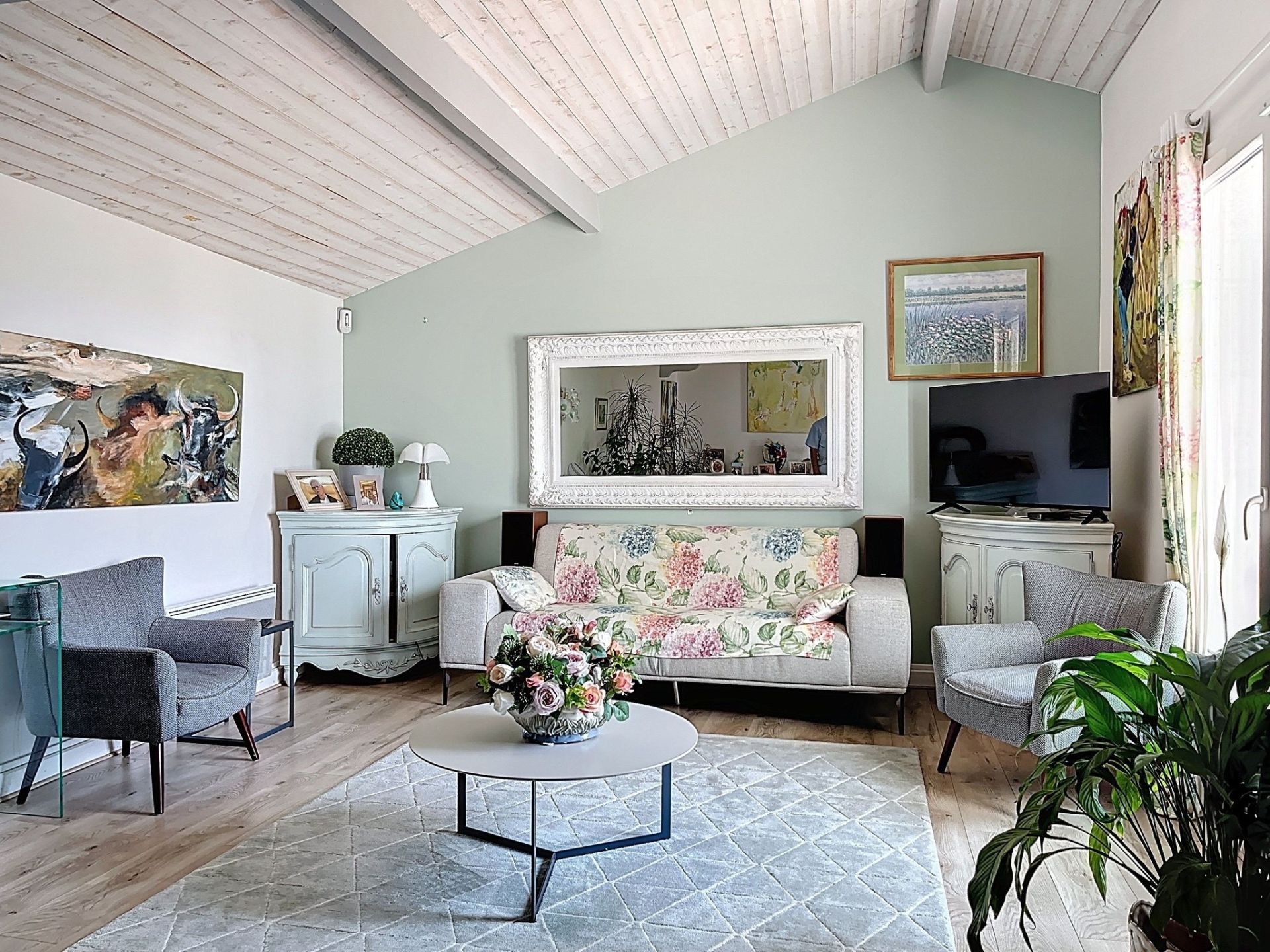 luxury house 7 Rooms for sale on URRUGNE (64122)