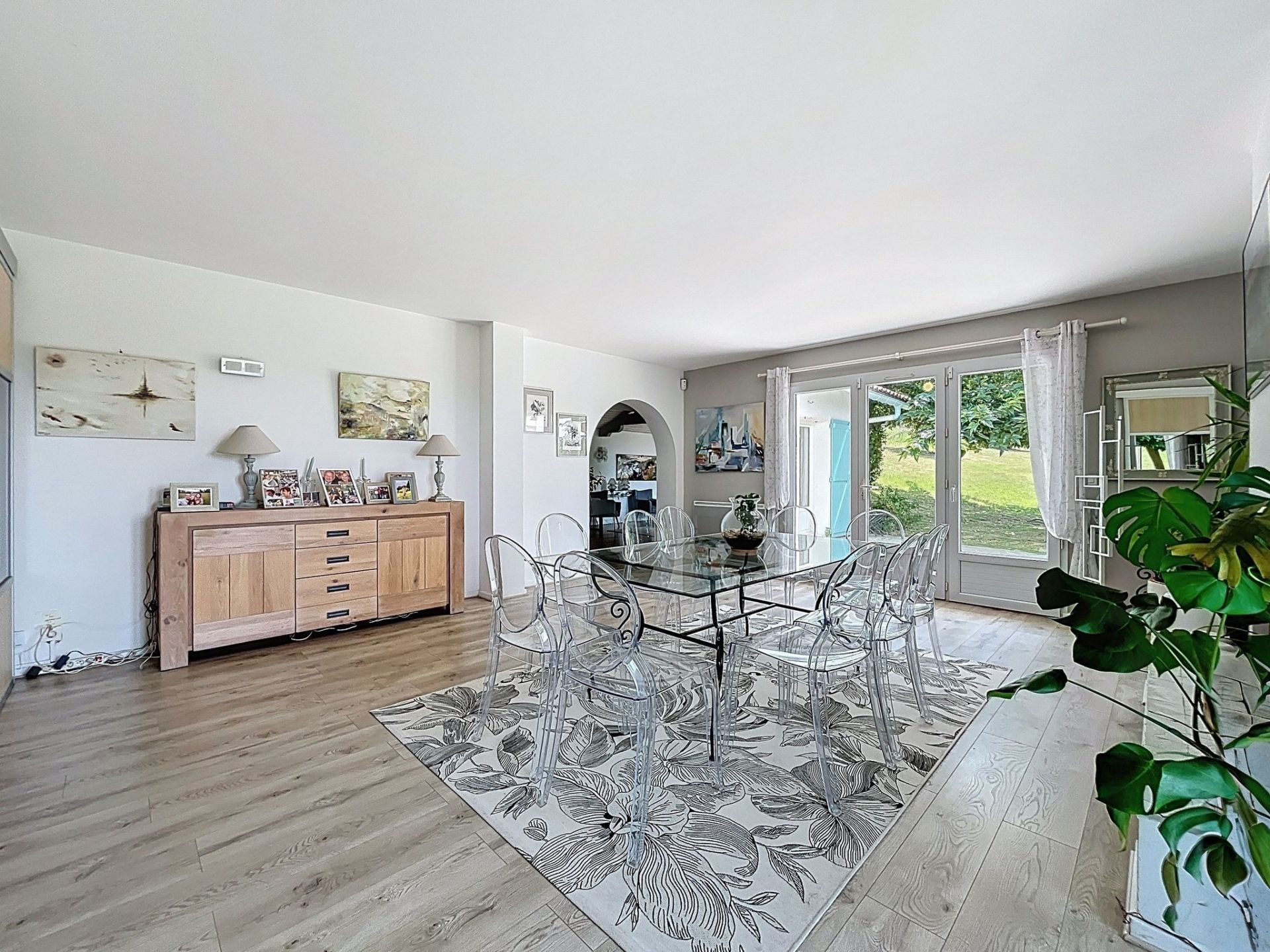 luxury house 7 Rooms for sale on URRUGNE (64122)