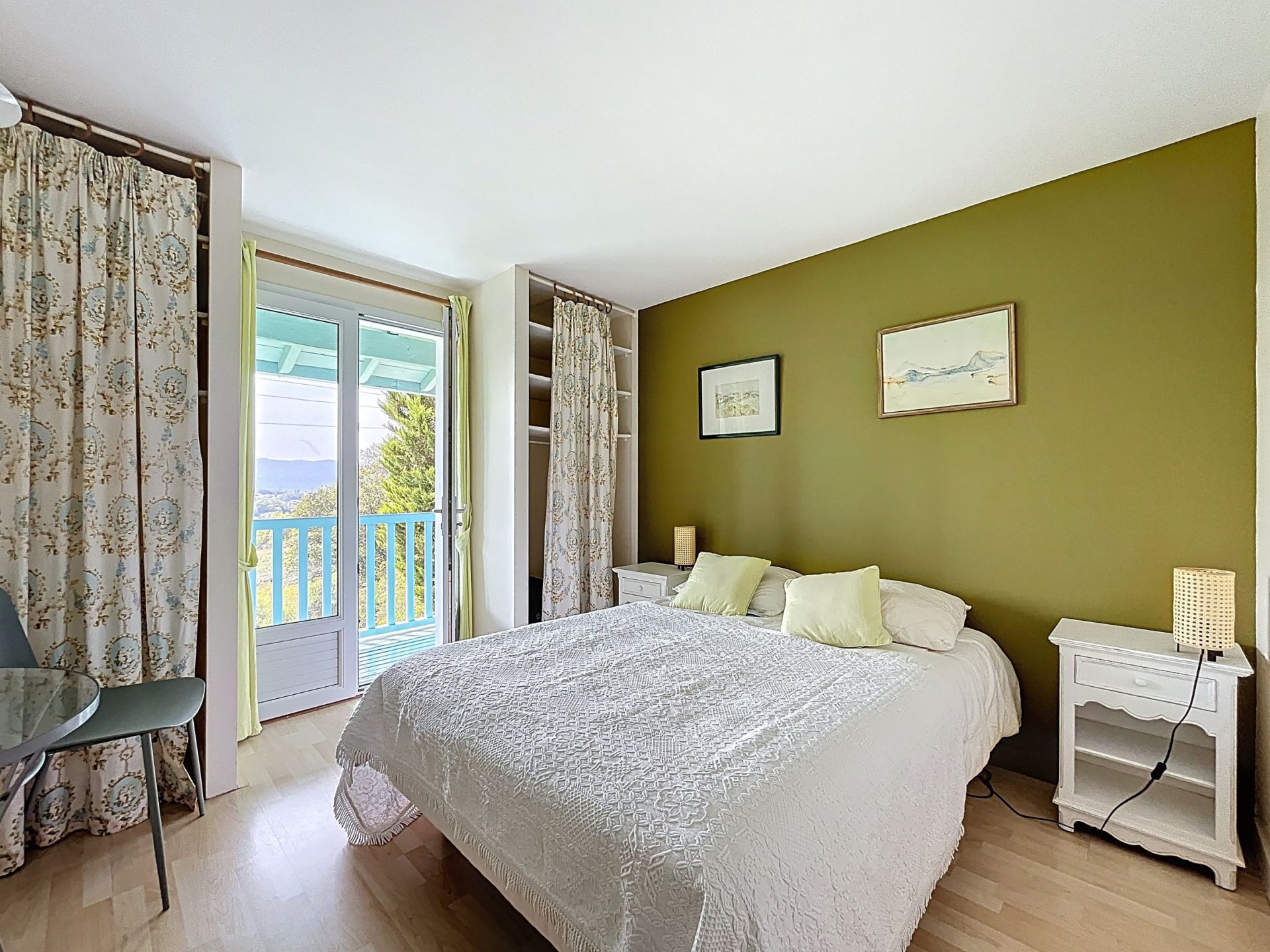 luxury house 7 Rooms for sale on URRUGNE (64122)