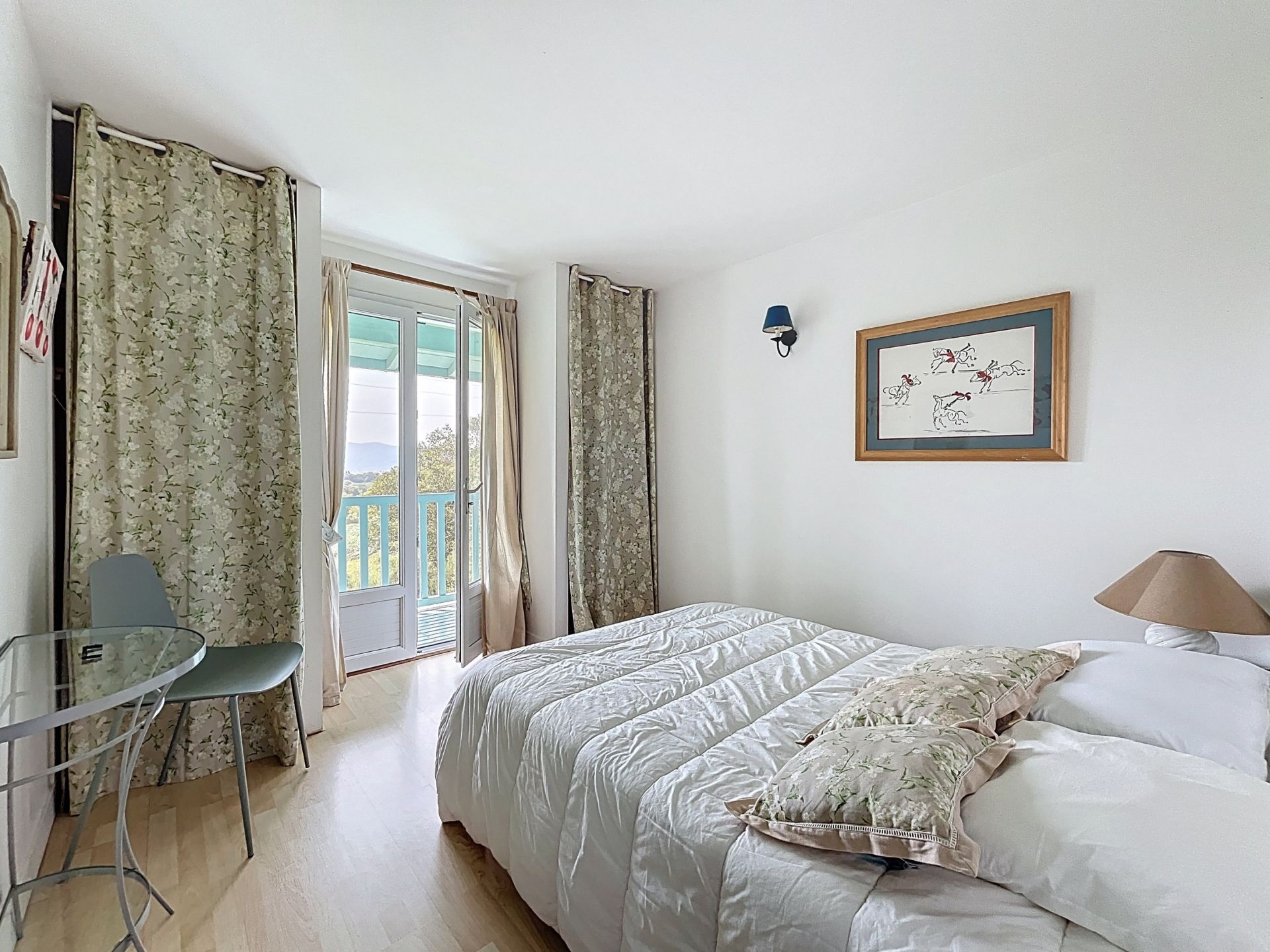 luxury house 7 Rooms for sale on URRUGNE (64122)
