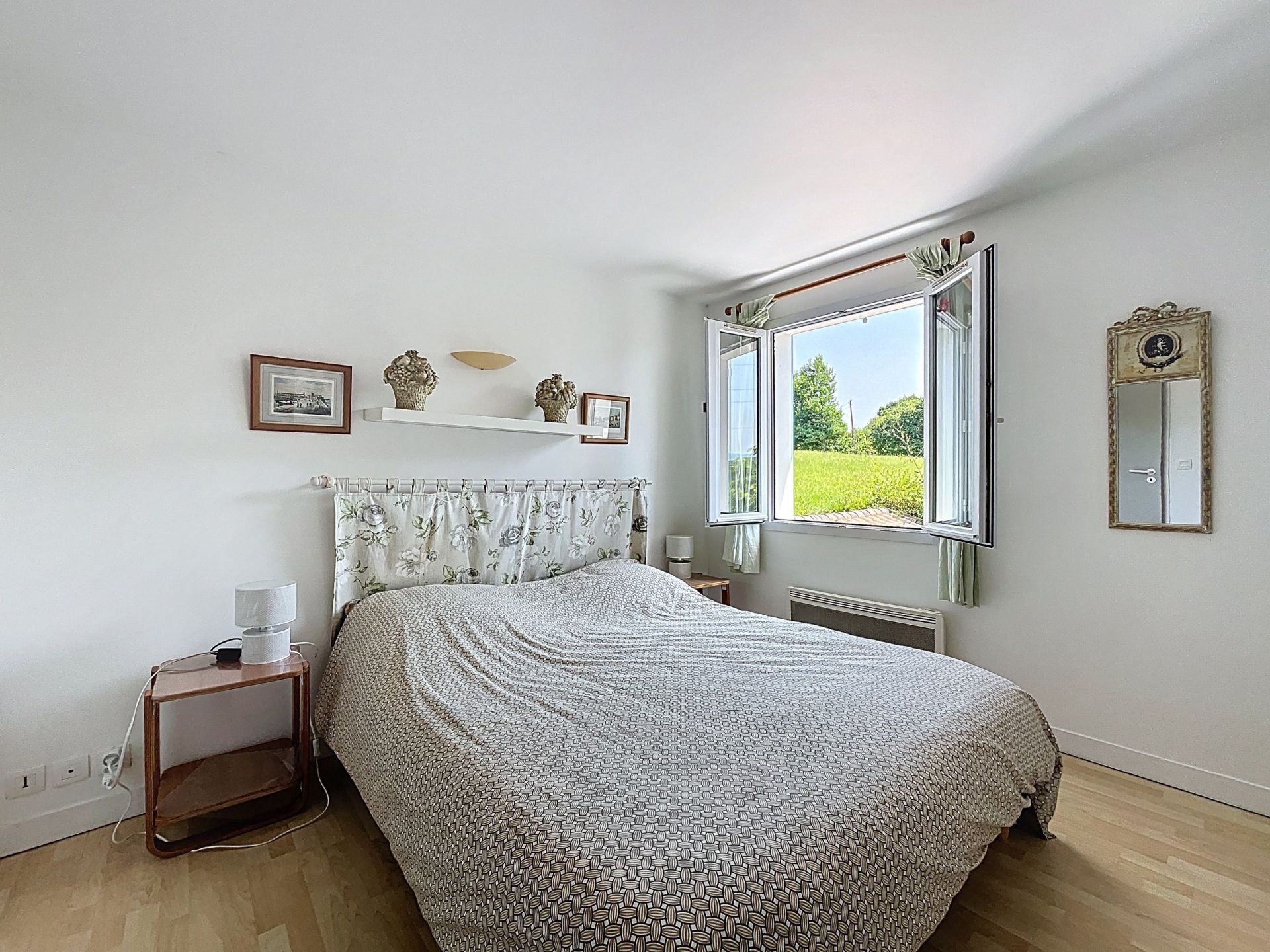luxury house 7 Rooms for sale on URRUGNE (64122)