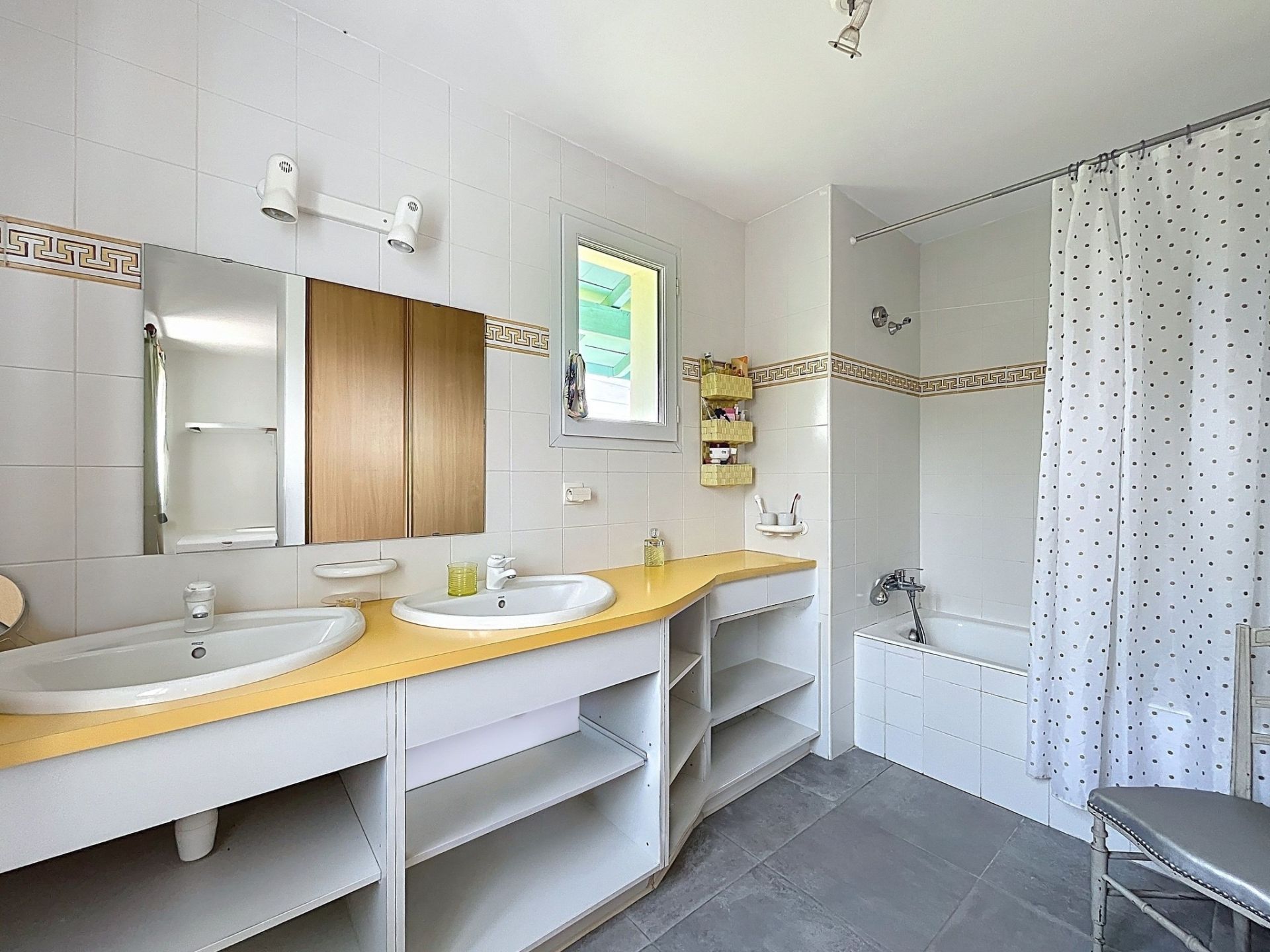 luxury house 7 Rooms for sale on URRUGNE (64122)