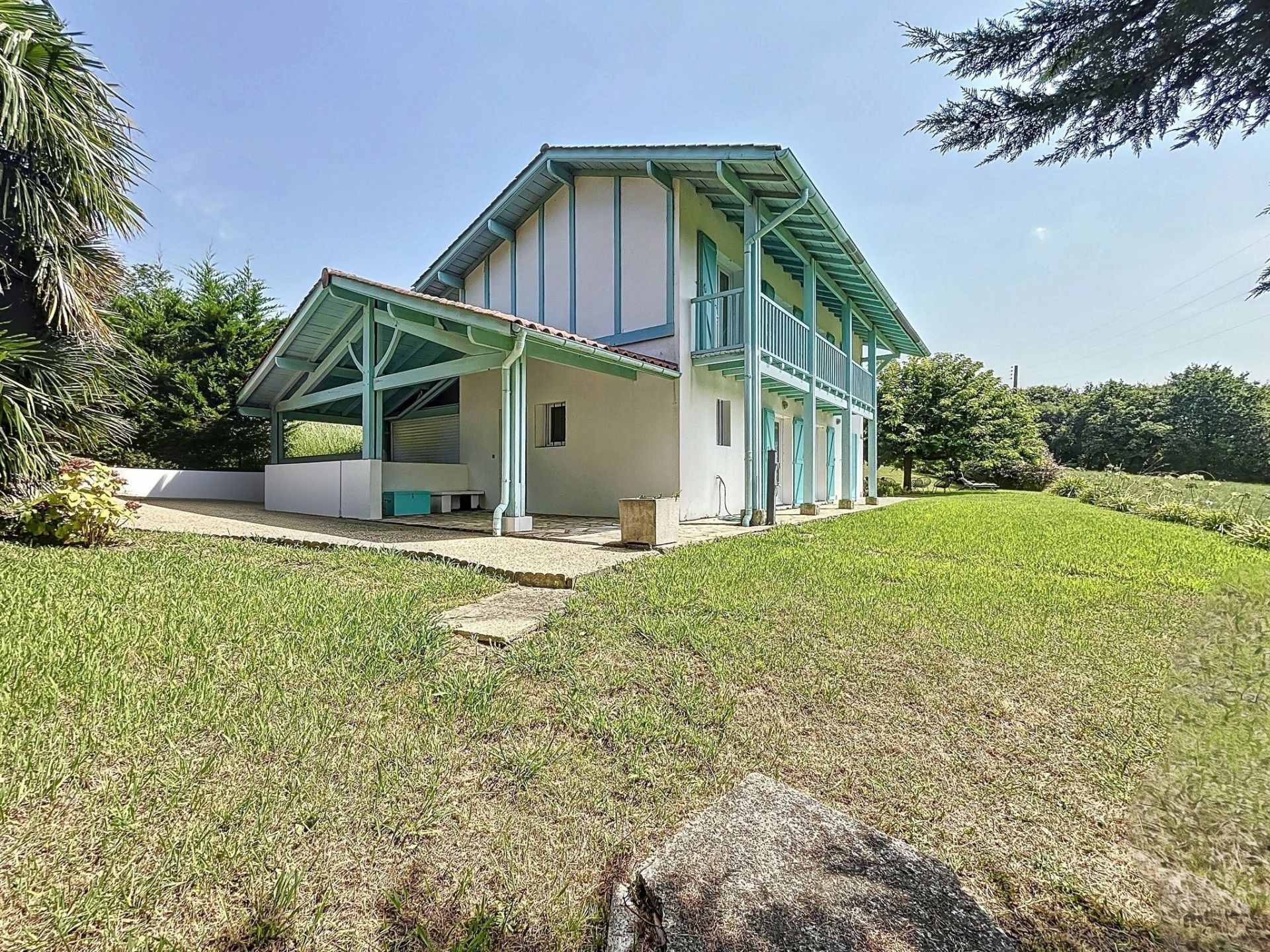 luxury house 7 Rooms for sale on URRUGNE (64122)