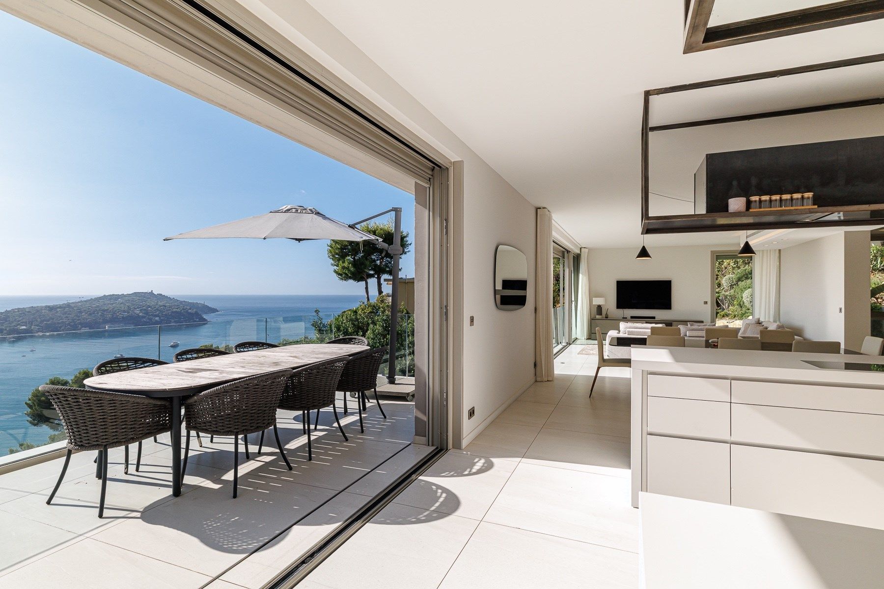 contemporary house 8 Rooms for sale on VILLEFRANCHE SUR MER (06230)