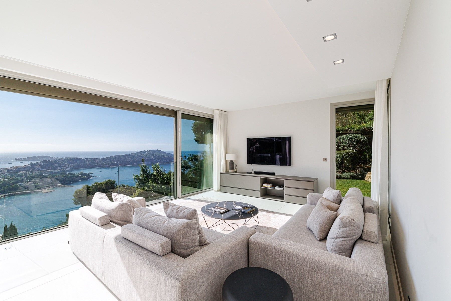 maison contemporaine 8 Pièces en vente sur VILLEFRANCHE SUR MER (06230)