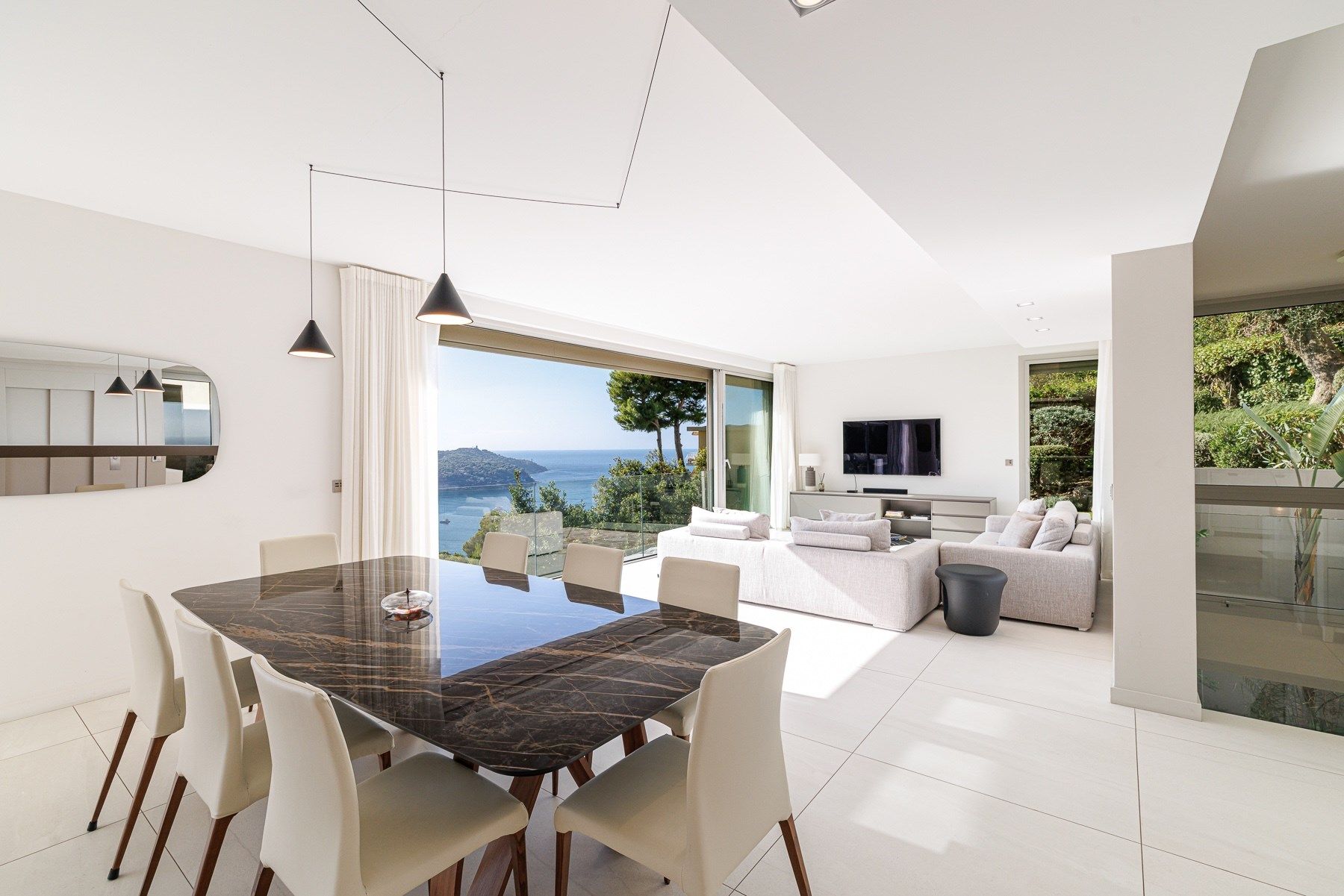 contemporary house 8 Rooms for sale on VILLEFRANCHE SUR MER (06230)