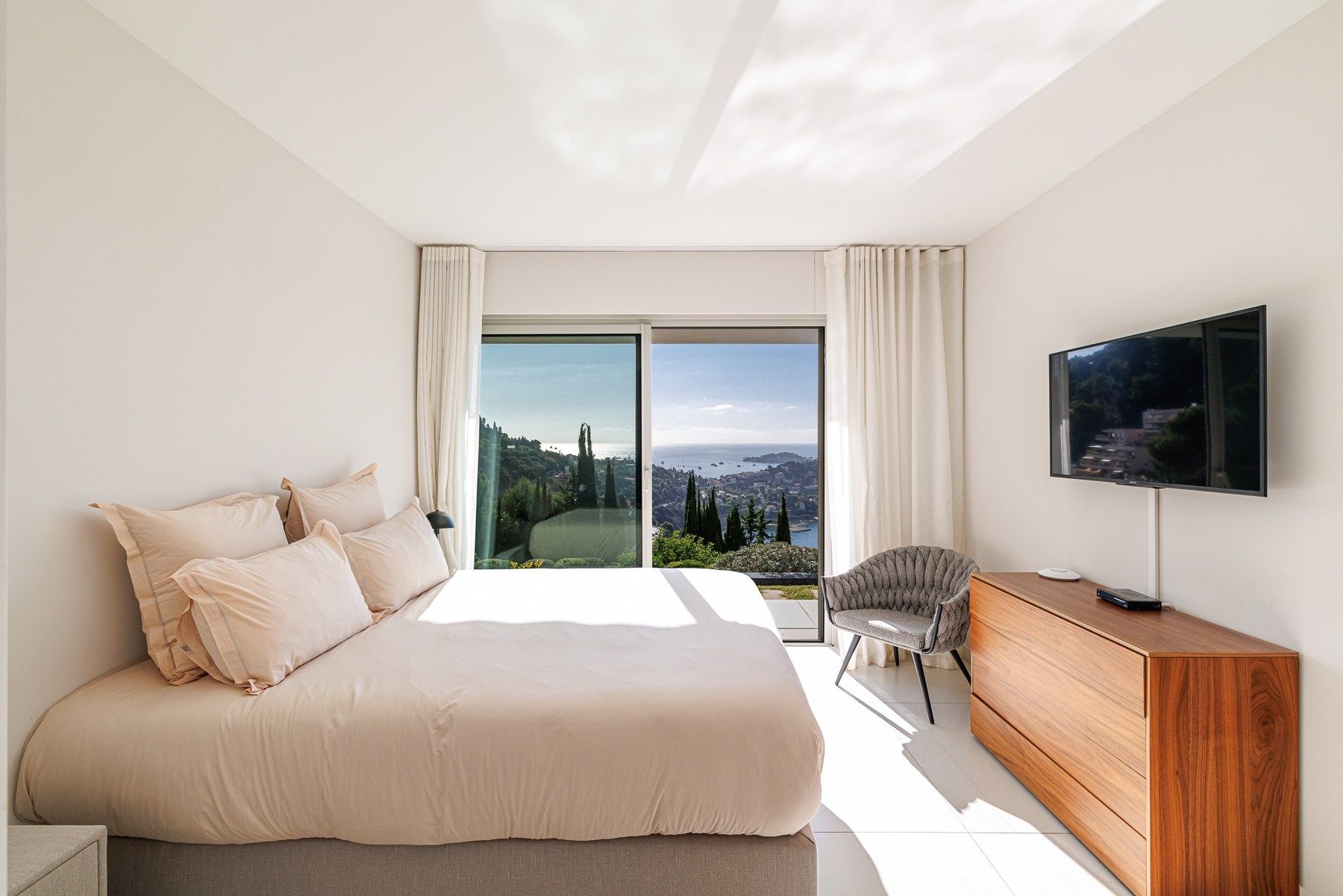 contemporary house 8 Rooms for sale on VILLEFRANCHE SUR MER (06230)