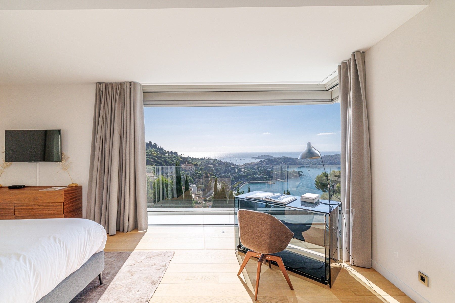 contemporary house 8 Rooms for sale on VILLEFRANCHE SUR MER (06230)