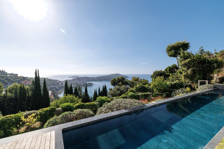 contemporary house 8 Rooms for sale on VILLEFRANCHE SUR MER (06230)