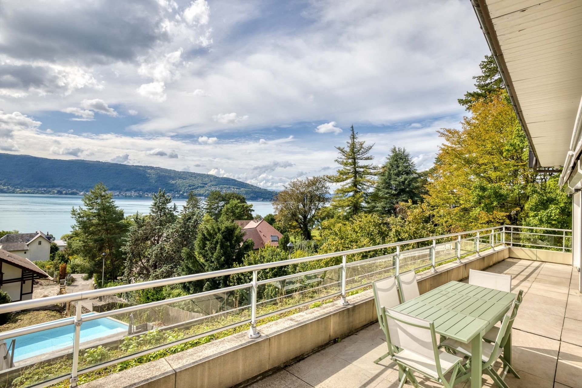 luxury apartment 8 Rooms for sale on VEYRIER DU LAC (74290)