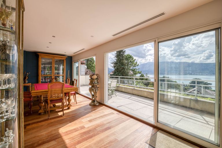 luxury apartment 8 Rooms for sale on VEYRIER DU LAC (74290)