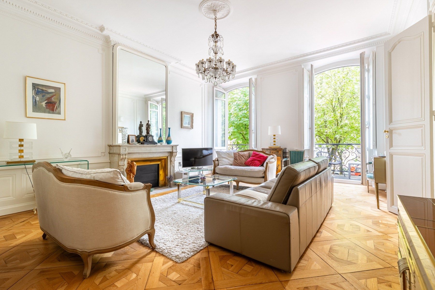 luxury apartment 5 Rooms for sale on BORDEAUX (33000)