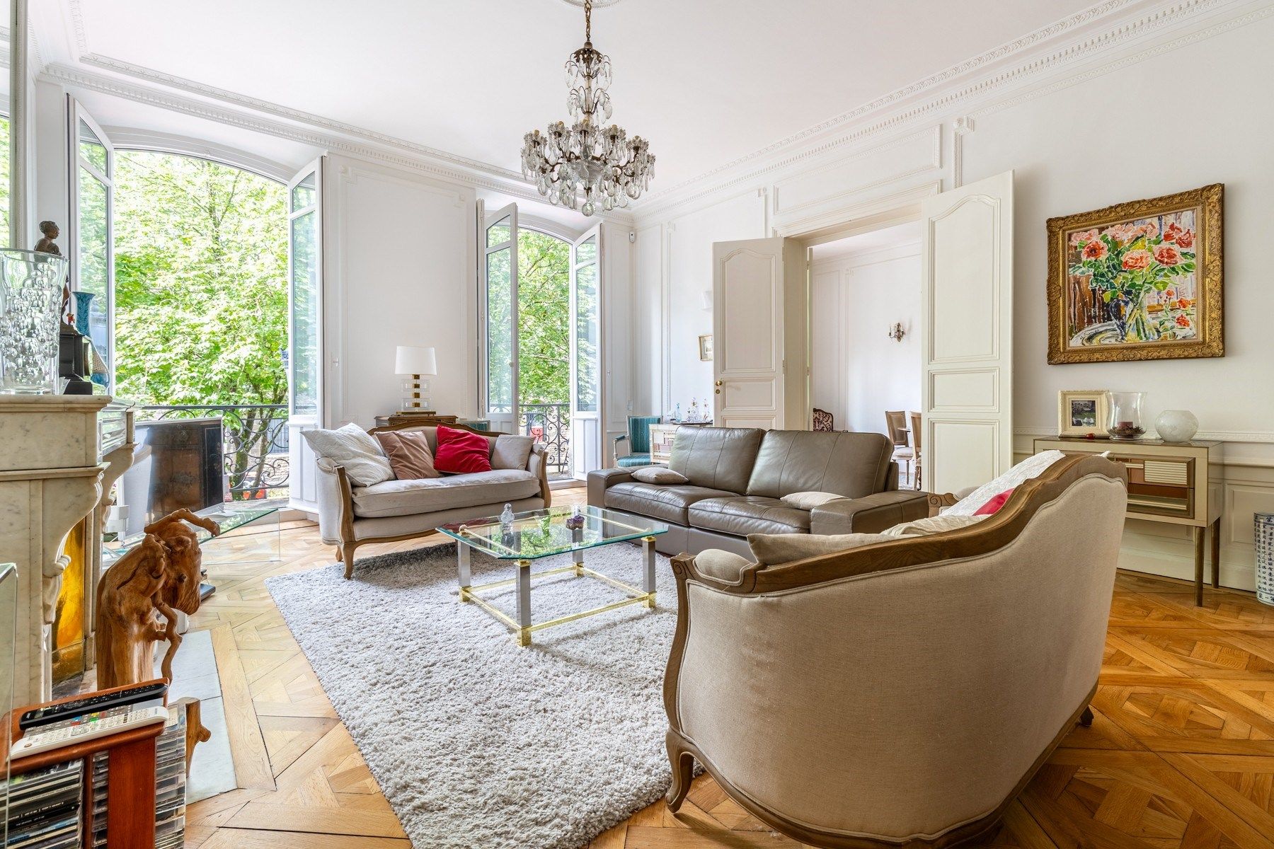 luxury apartment 5 Rooms for sale on BORDEAUX (33000)