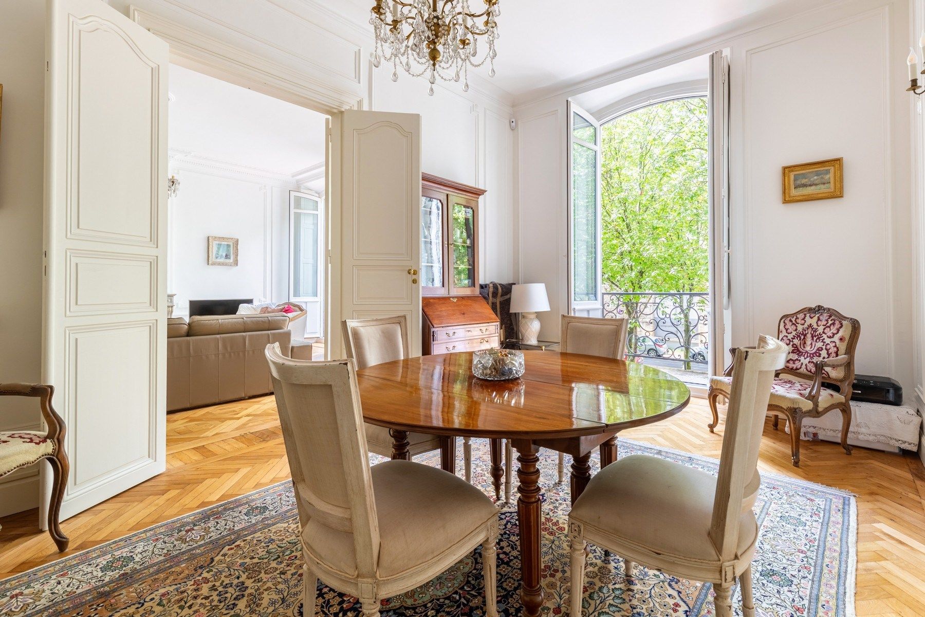 luxury apartment 5 Rooms for sale on BORDEAUX (33000)