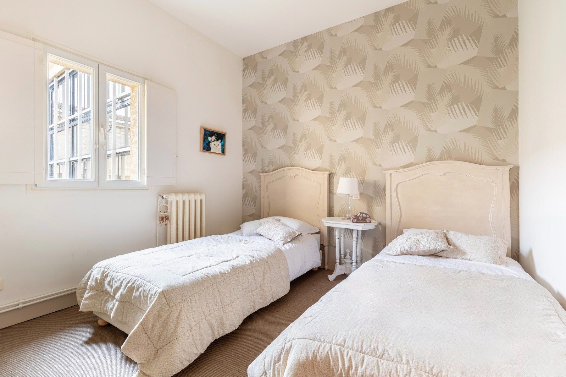 luxury apartment 5 Rooms for sale on BORDEAUX (33000)